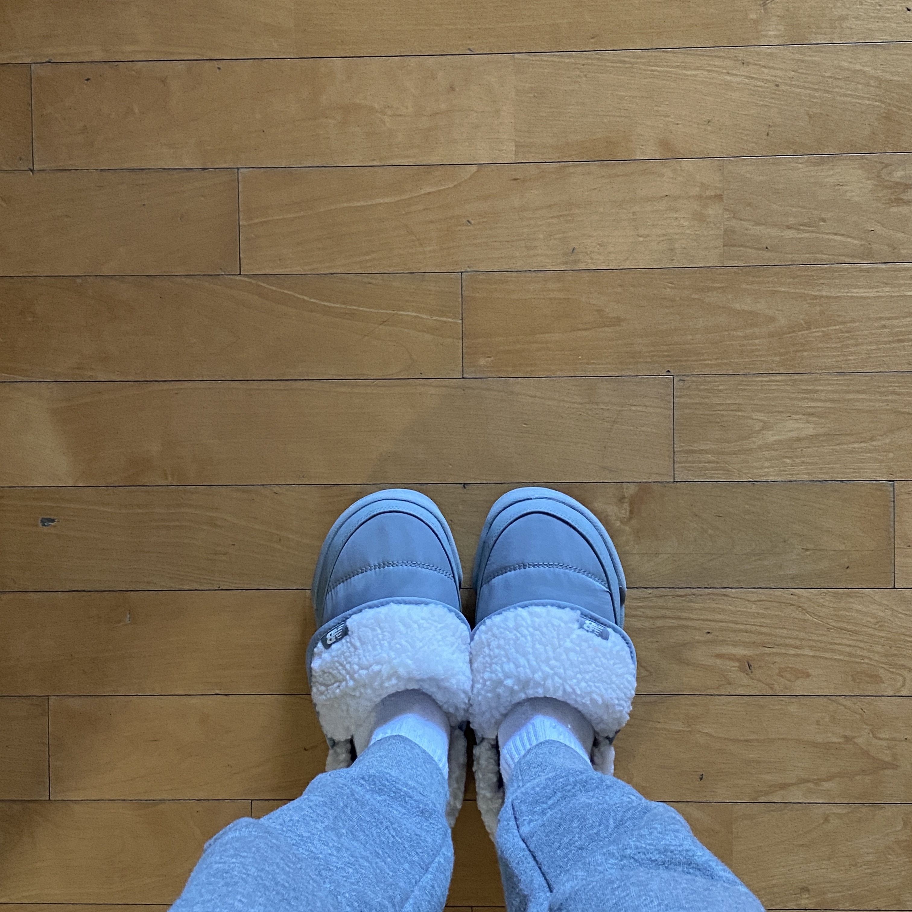 New Balance Puflee Grey 착용 스타일
