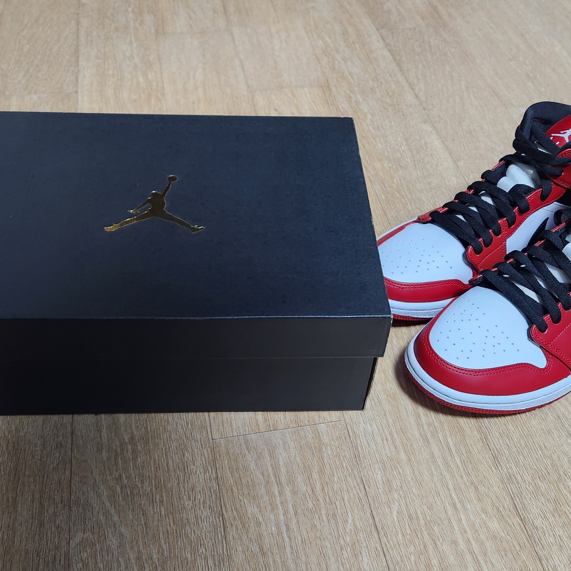 Jordan 1 Mid Chicago 2020 착용 스타일 - 2