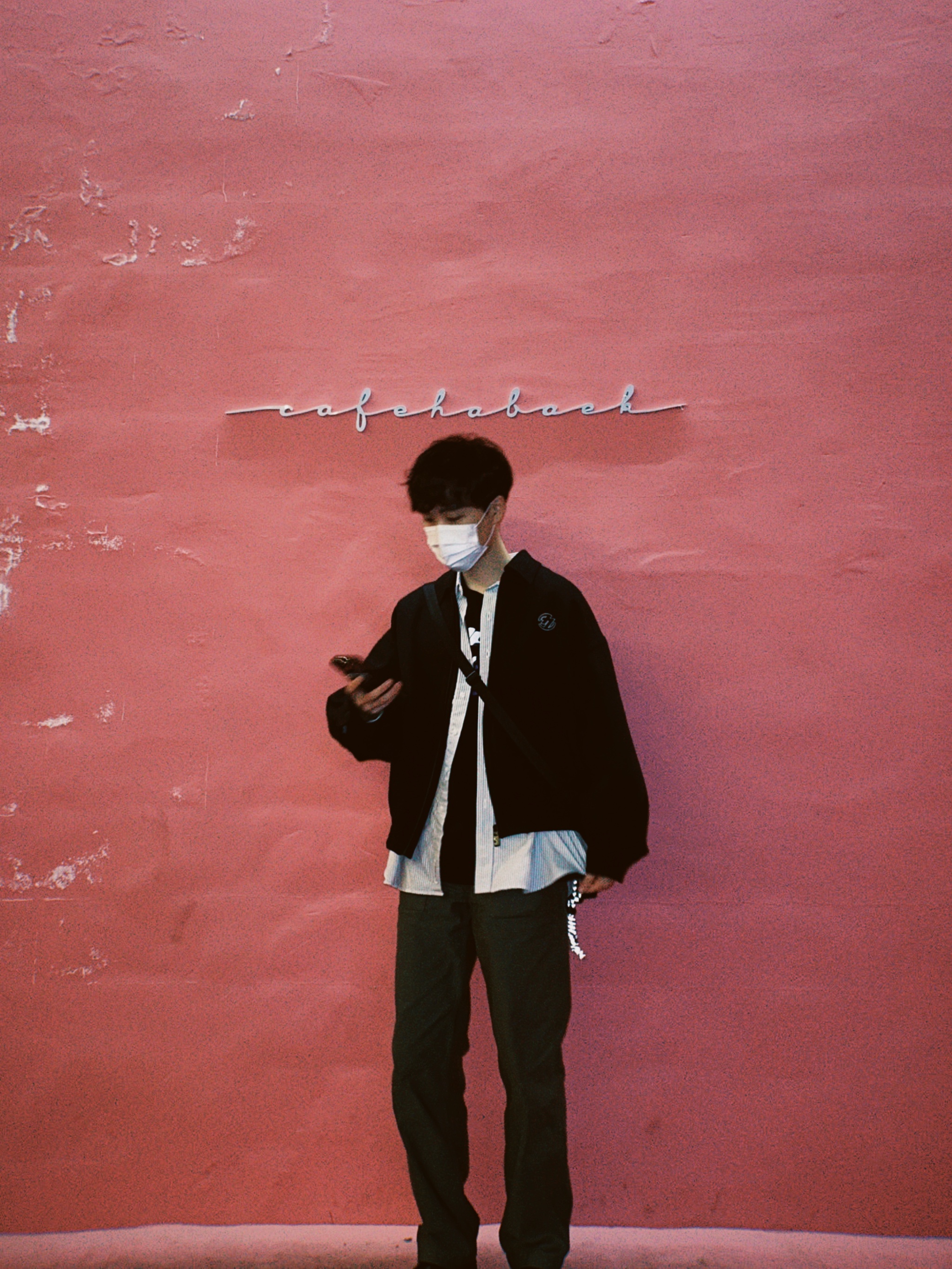 Zara x Ader Error Oversize Collar Bomber Jacket Black, Zara x Ader Error Graphic Long Sleeve T-Shirt Black 착용 스타일 - 1