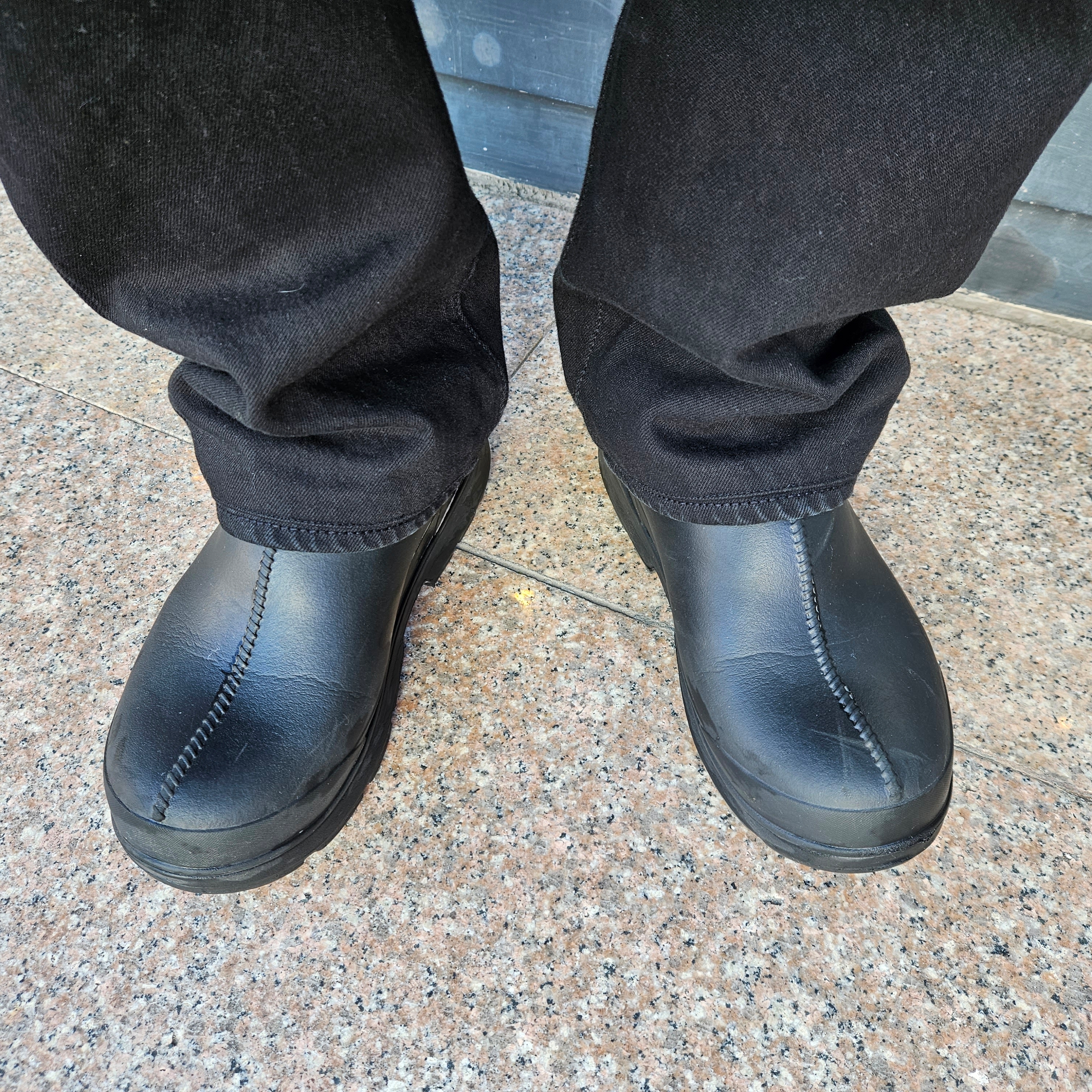 UGG Tasman Black 착용 스타일