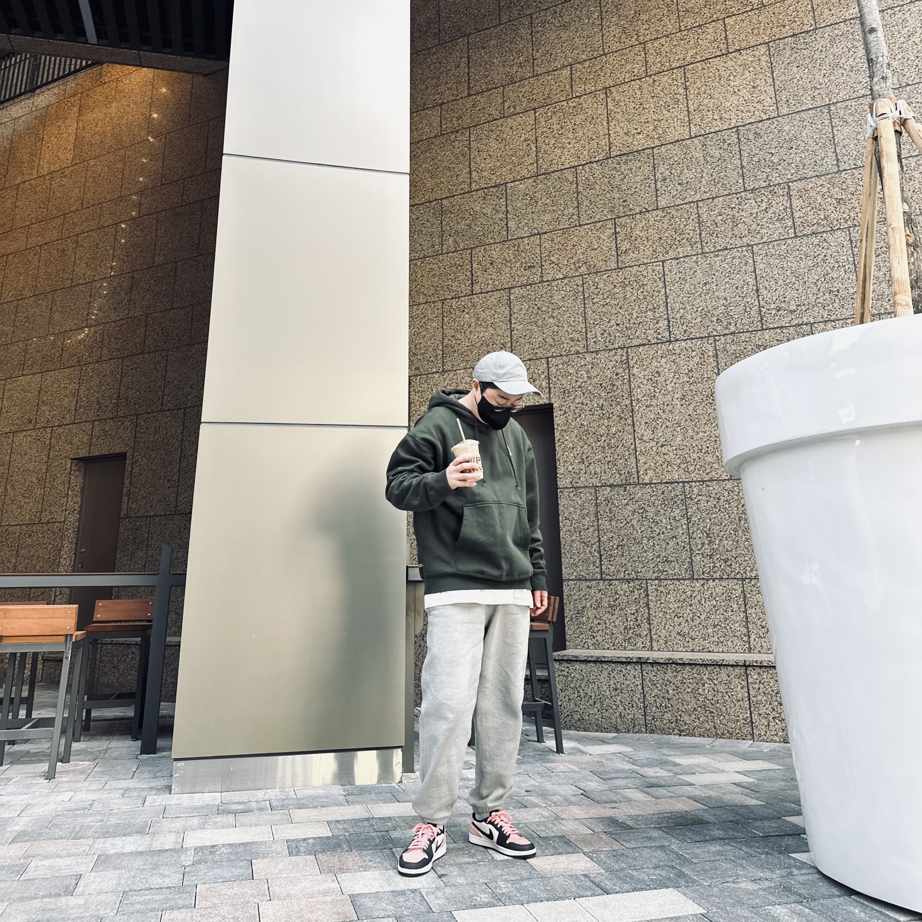 Nike Heritage 86 Futura Washed Cap Particle Grey, Nike x Billie Eilish NRG Fleece Hoodie Sequoia - US/EU 착용 스타일 - 3