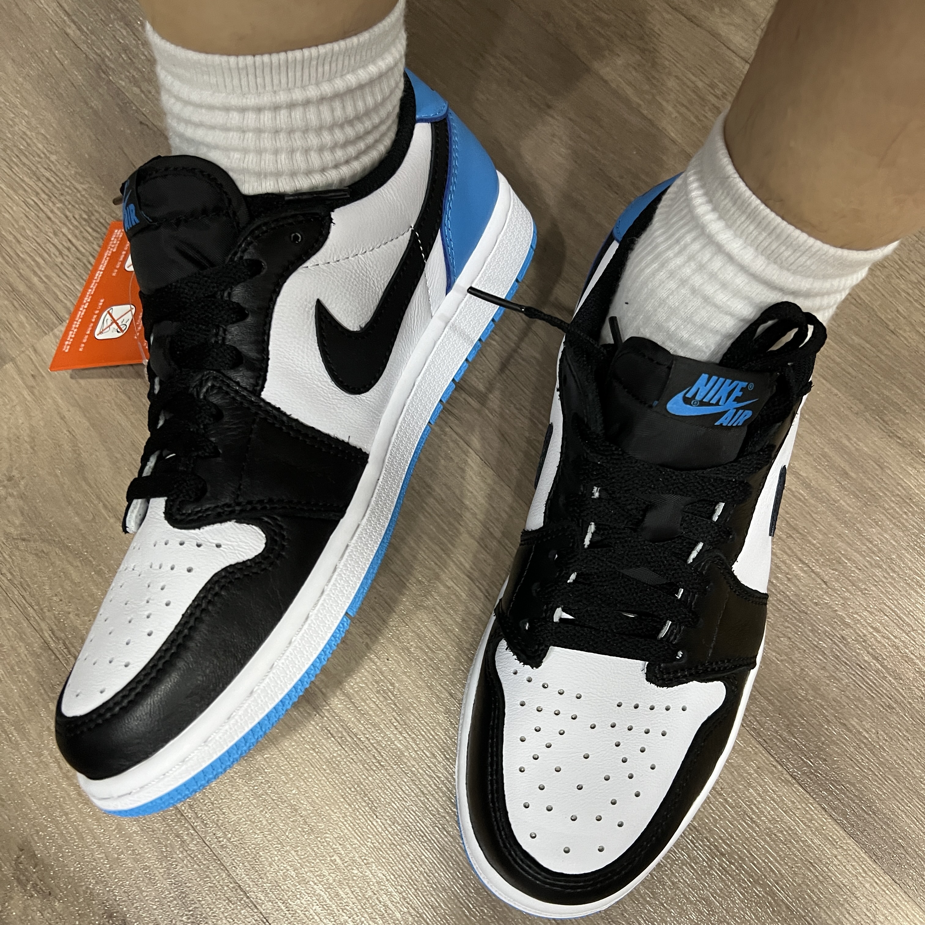 Jordan 1 Retro Low OG Black and Dark Powder Blue 착용 스타일