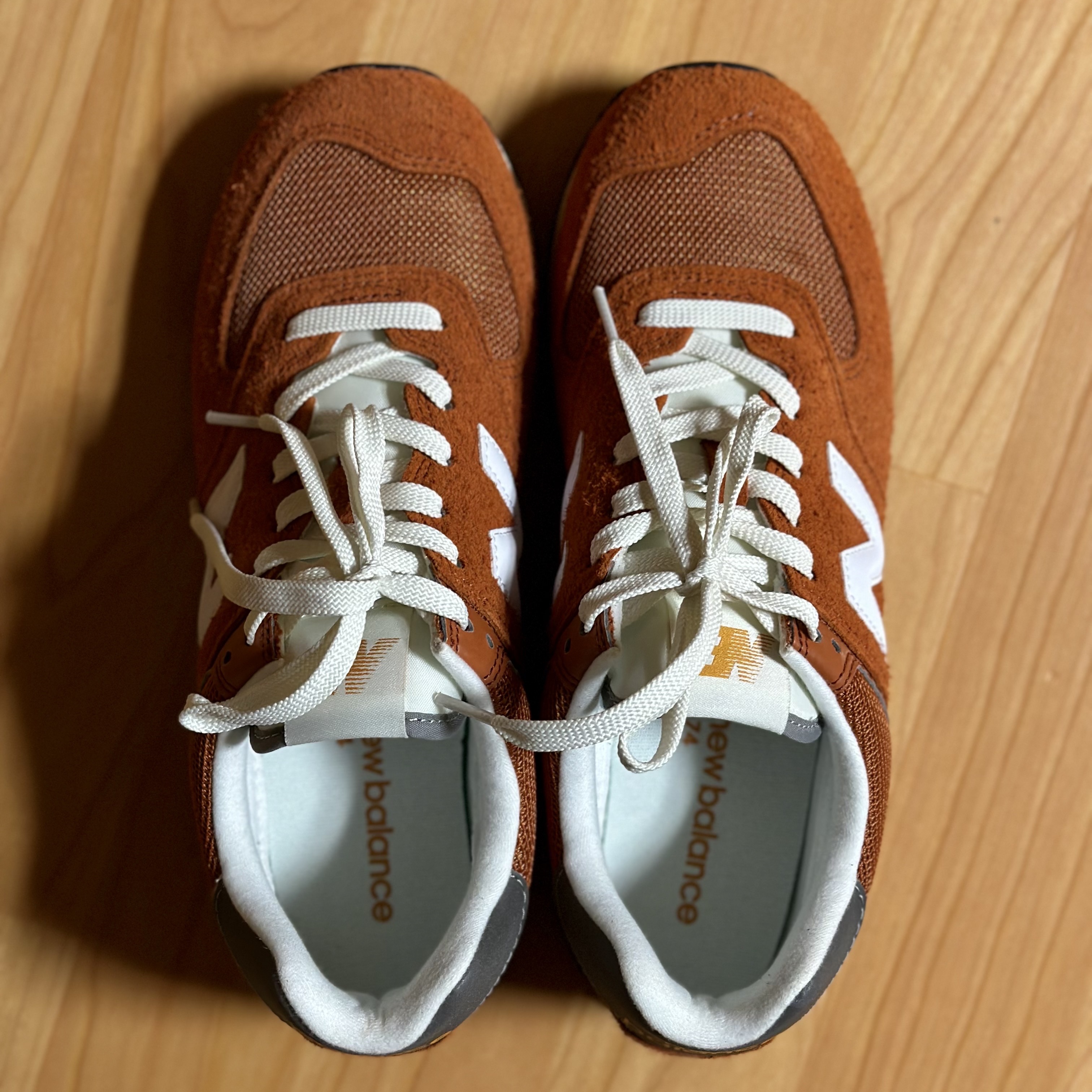 New Balance 574 Heritage Orange Burst White 착용 스타일 - 3