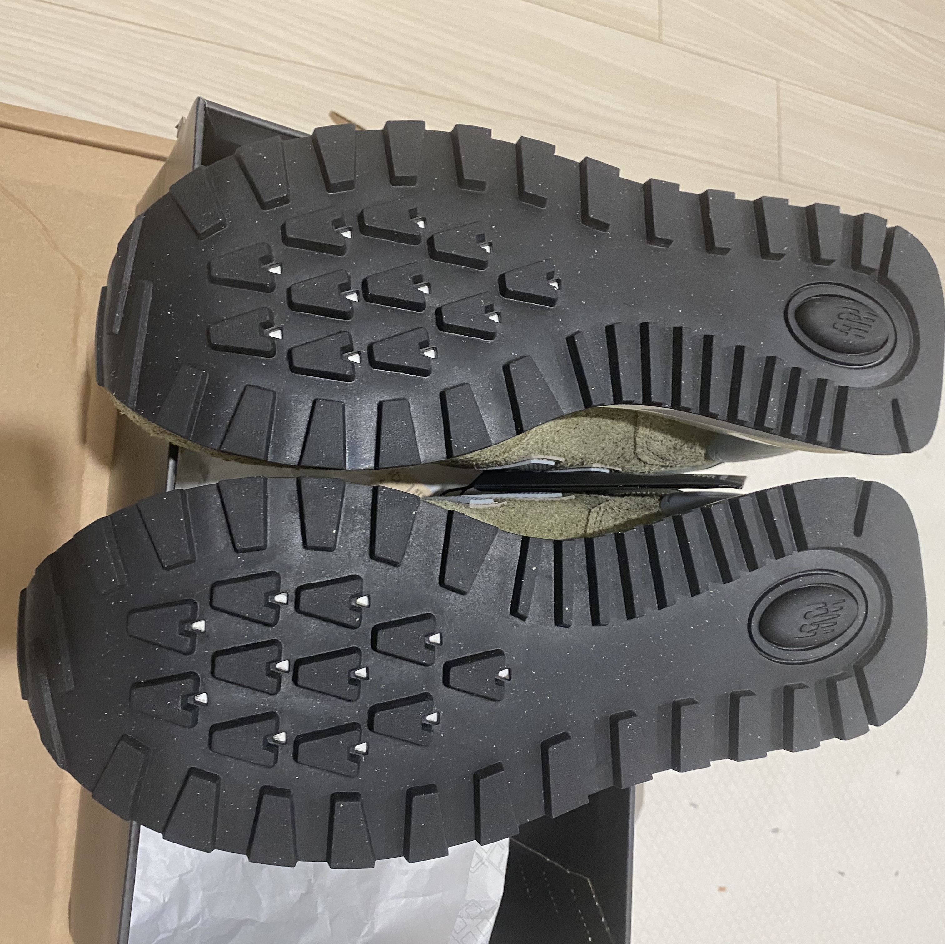 New Balance x Stone Island 574 Legacy Green 착용 스타일 - 4