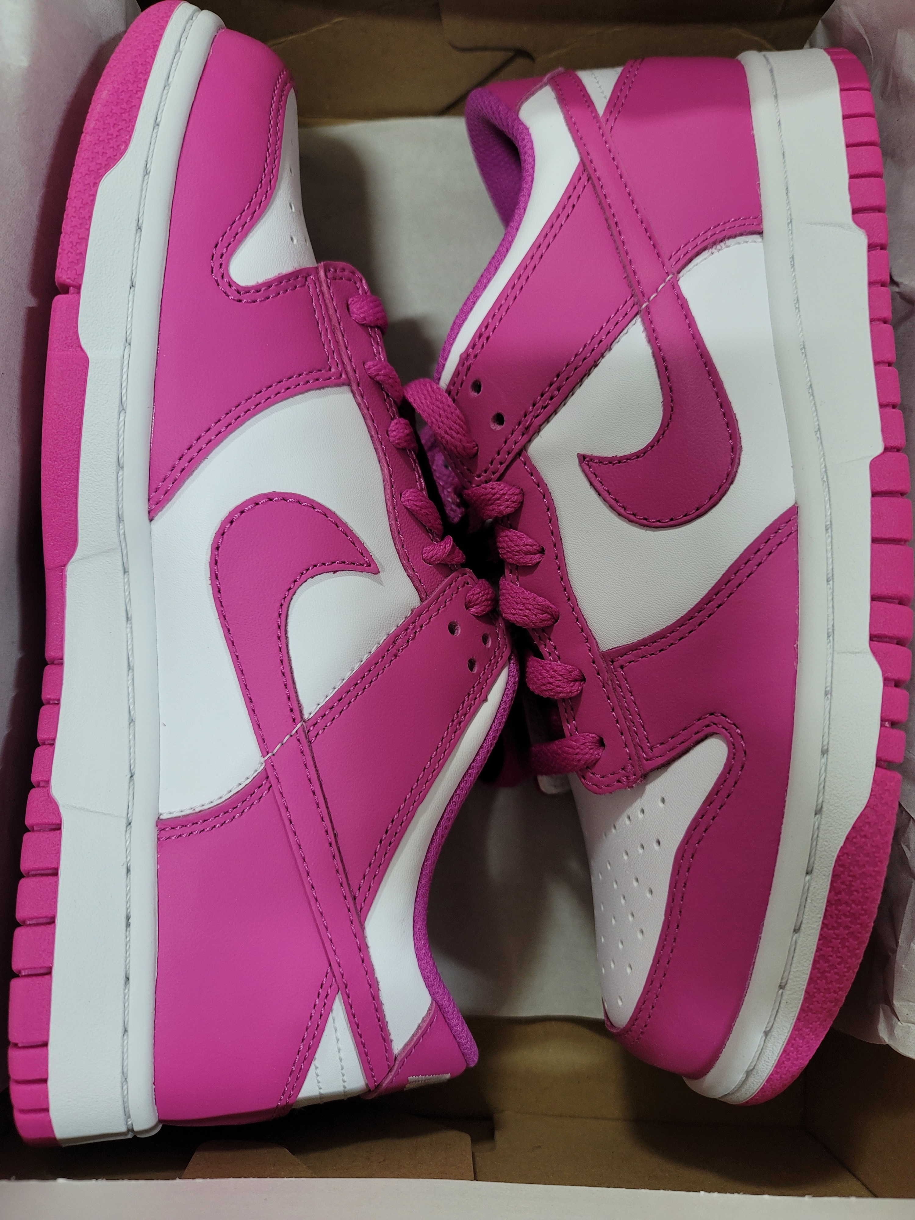 (GS) Nike Dunk Low White Active Fuchsia 착용 스타일