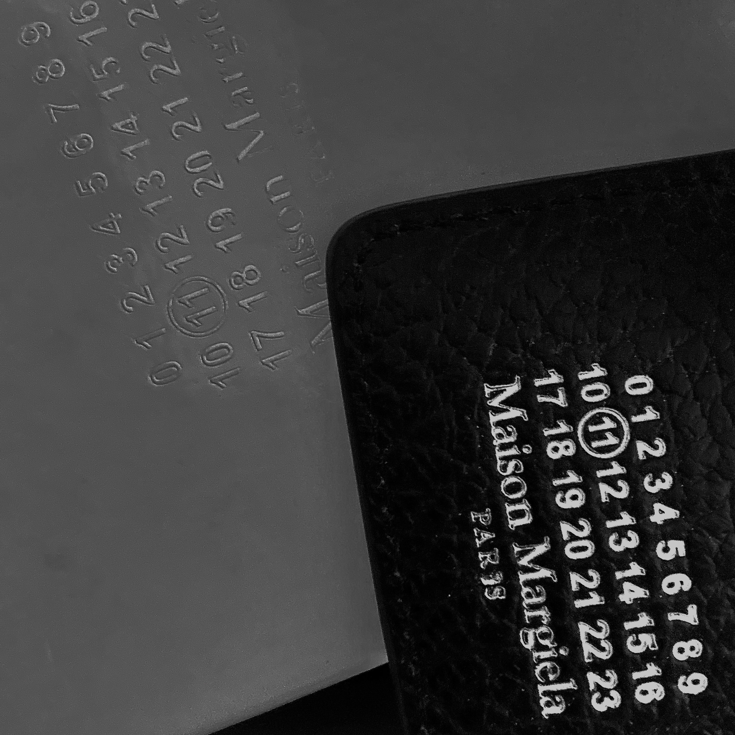 Maison Margiela Bovine Leather Card Holder Black 착용 스타일