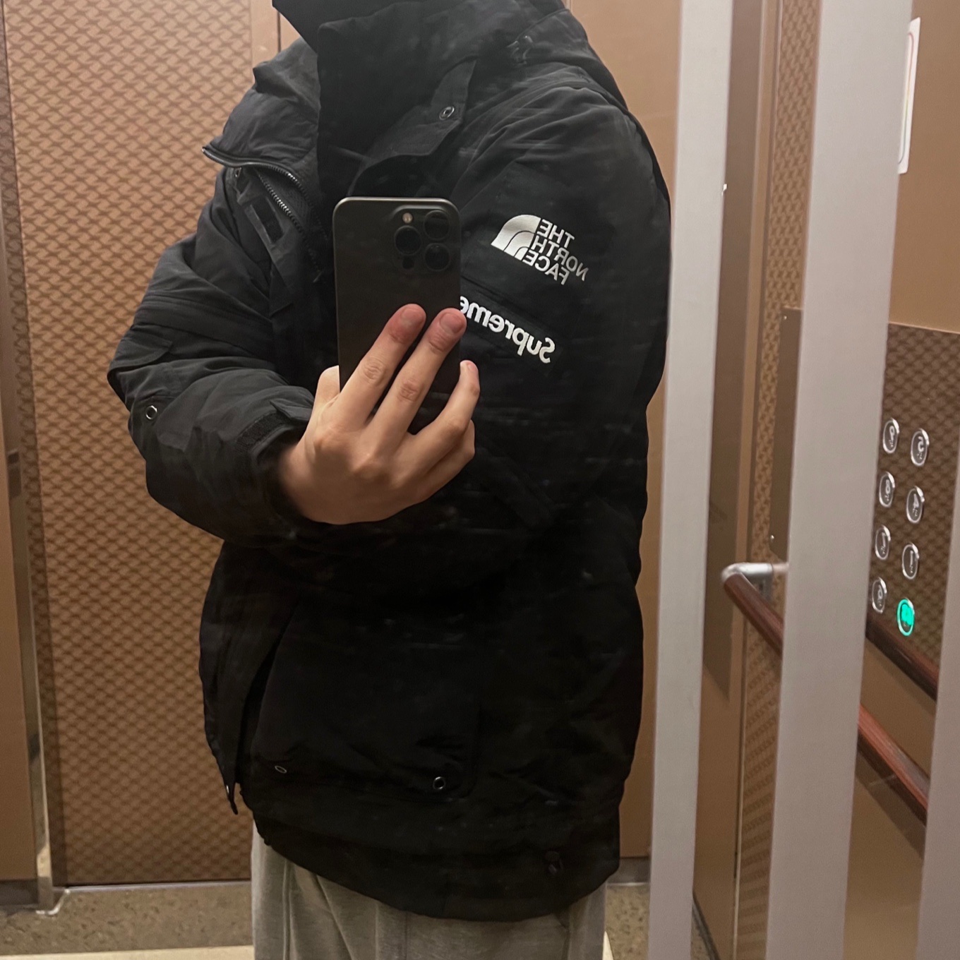 Supreme x The North Face Trekking Convertible Jacket Black - 22SS 착용 스타일 - 1
