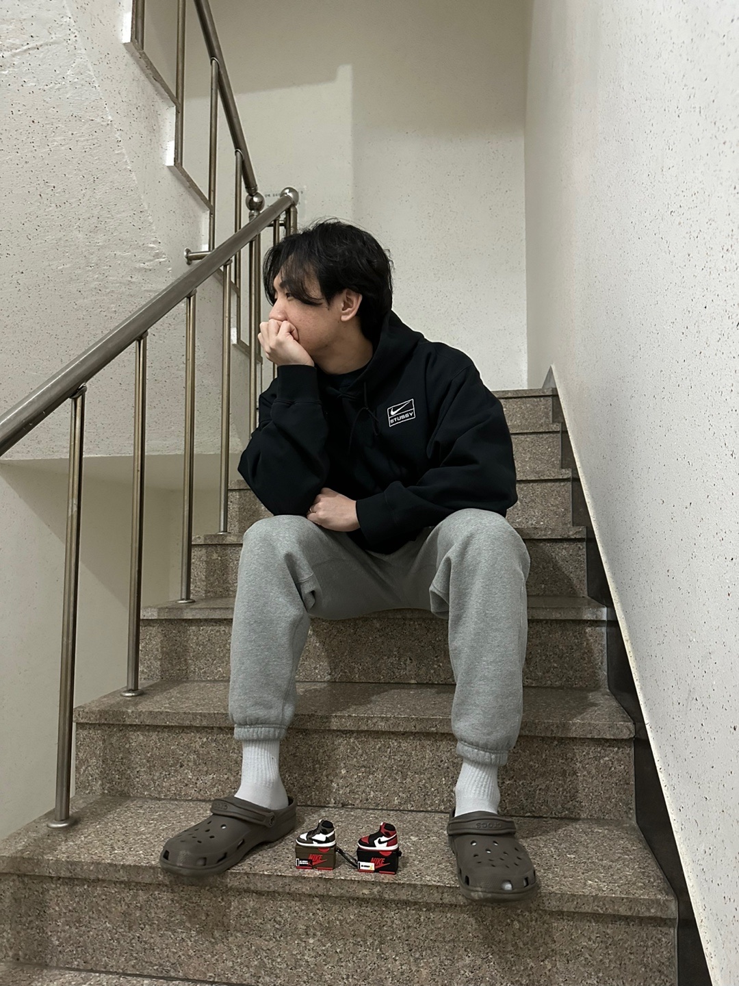 Nike x Stussy NRG RA Washed Pullover Hoodie Black (DN4028-010), Nike NRG Solo Swoosh Fleece Pants Dark Grey Heather - Asia 착용 스타일 - 1