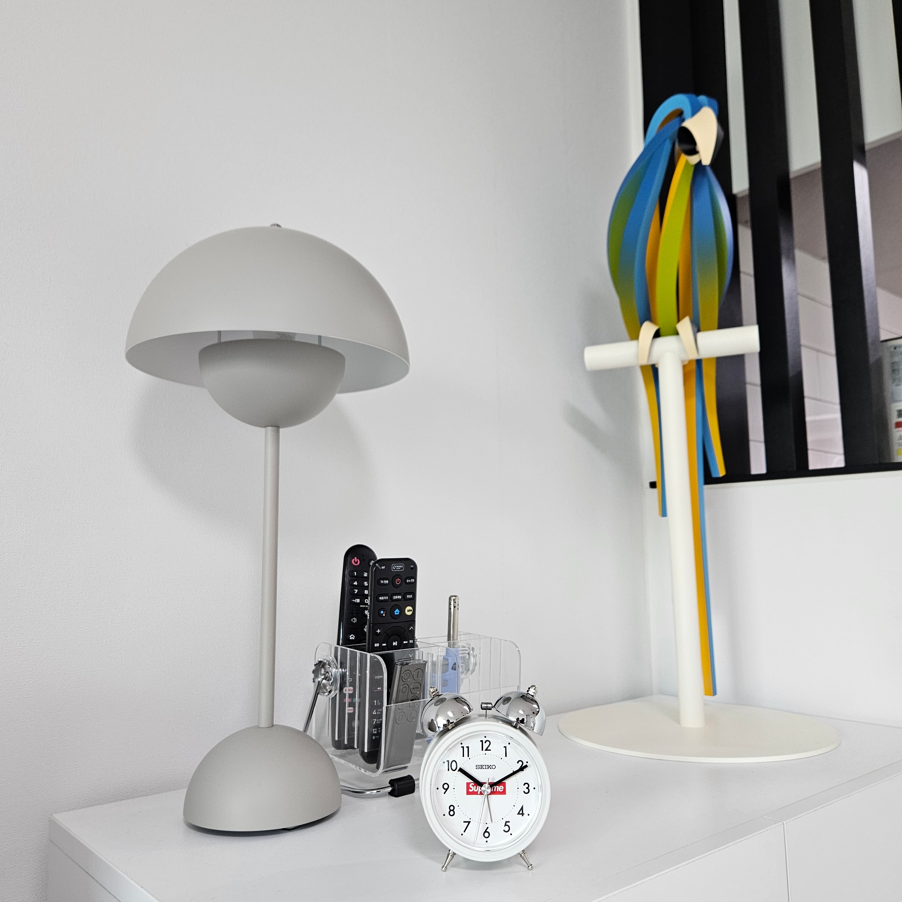 Supreme x Seiko Alarm Clock White - 22FW 착용 스타일 - 2
