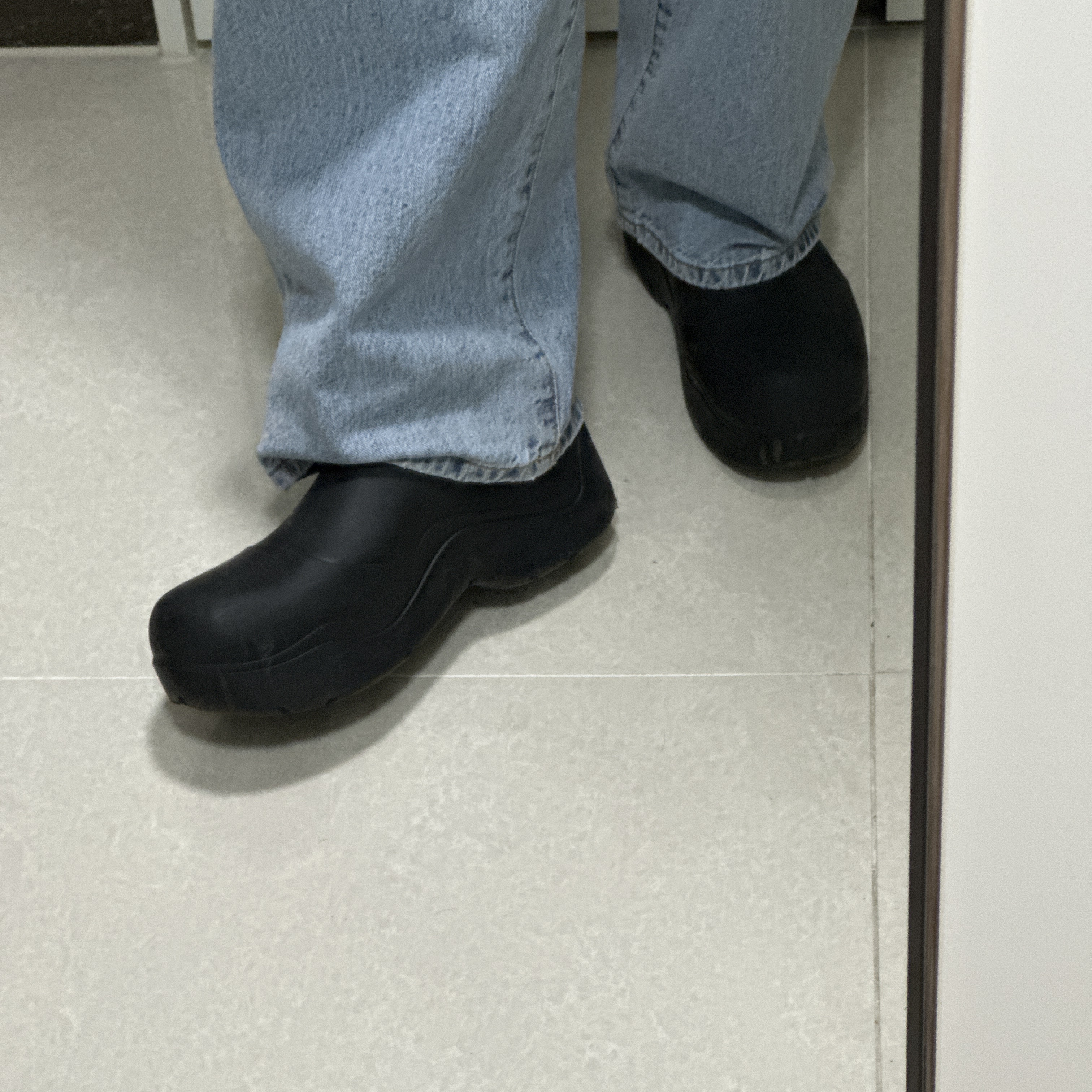Bottega Veneta Puddle Ankle Boots Black 착용 스타일