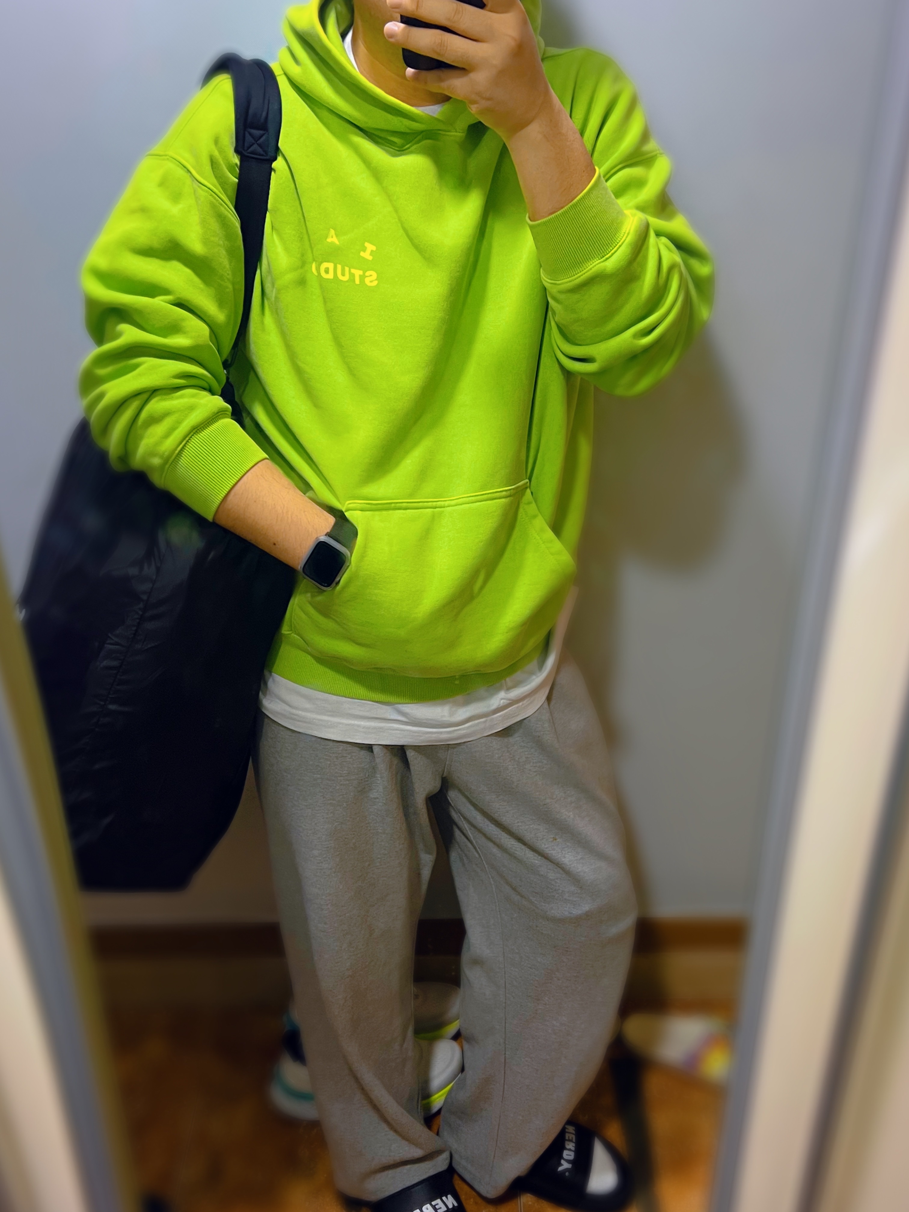 IAB Studio Pigment Hoodie & Sack Apple Green, IAB Studio Pigment Hoodie Apple Green 착용 스타일 - 1