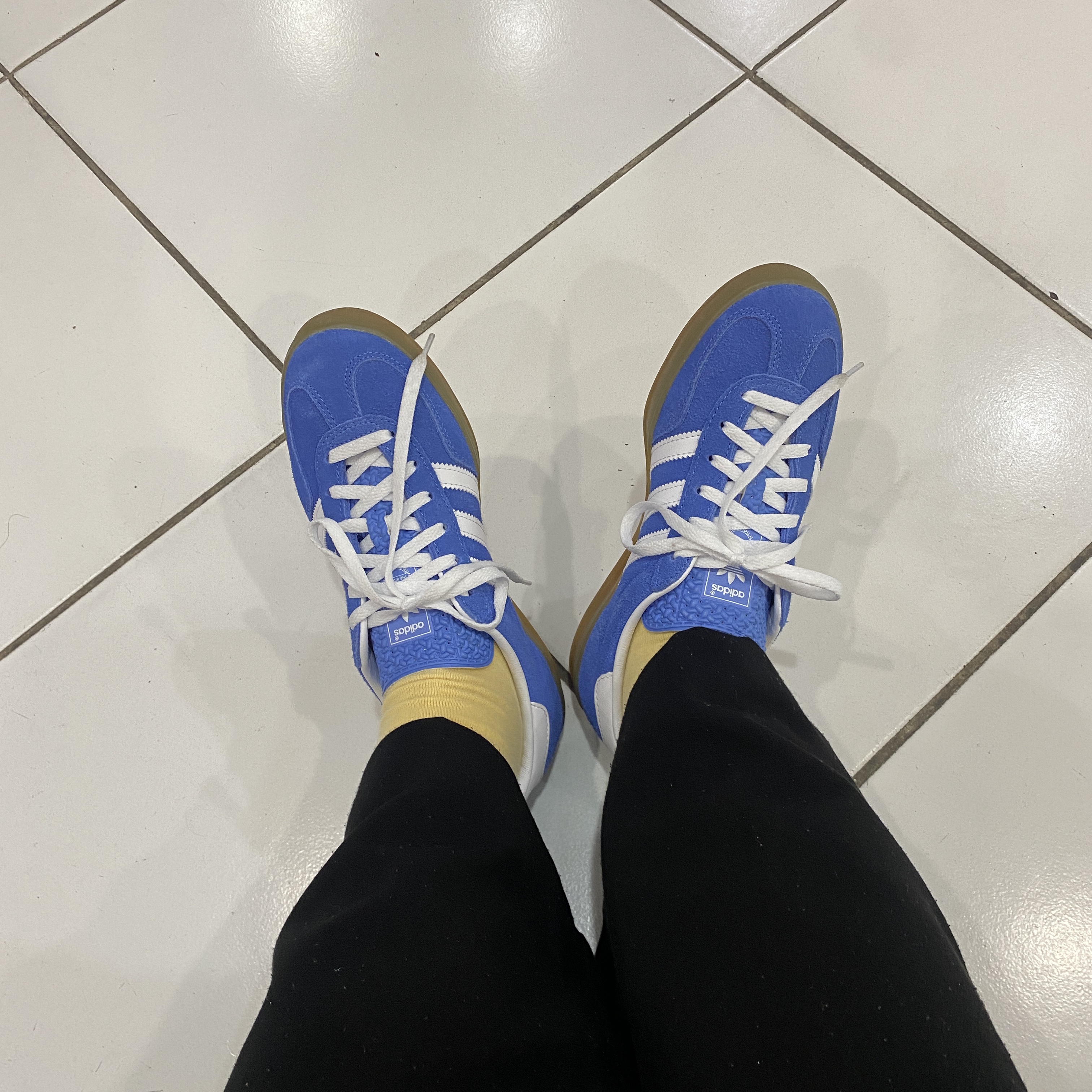 (W) Adidas Gazelle Indoor Blue Fusion Cloud White 착용 스타일