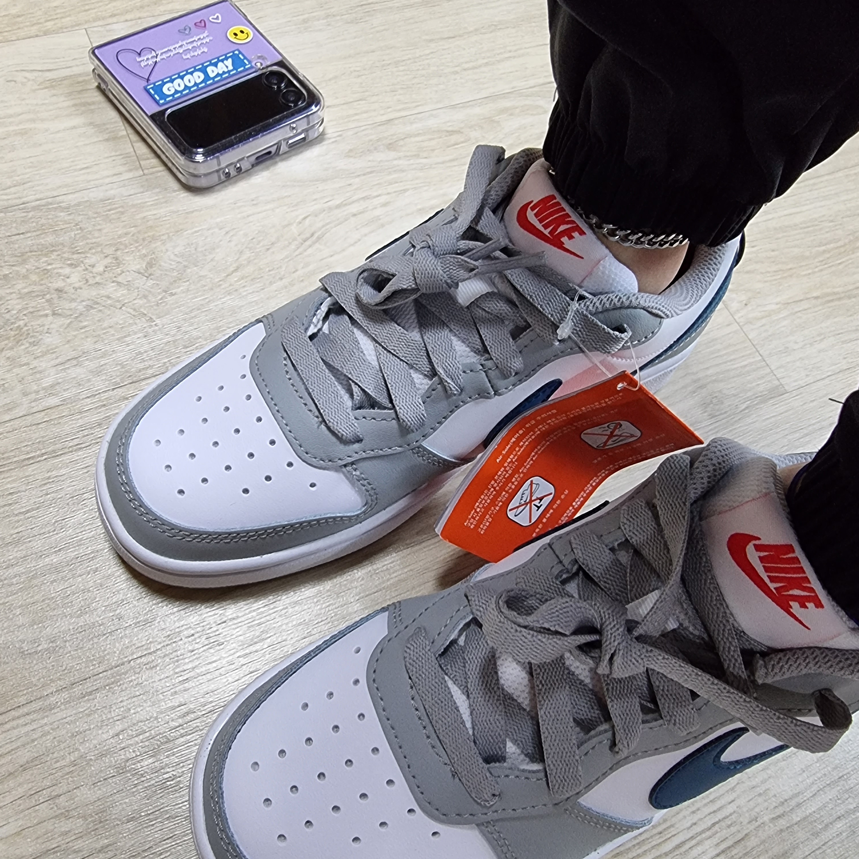 (GS) Nike Court Borough Low 2 Light Smoke Grey 착용 스타일 - 3