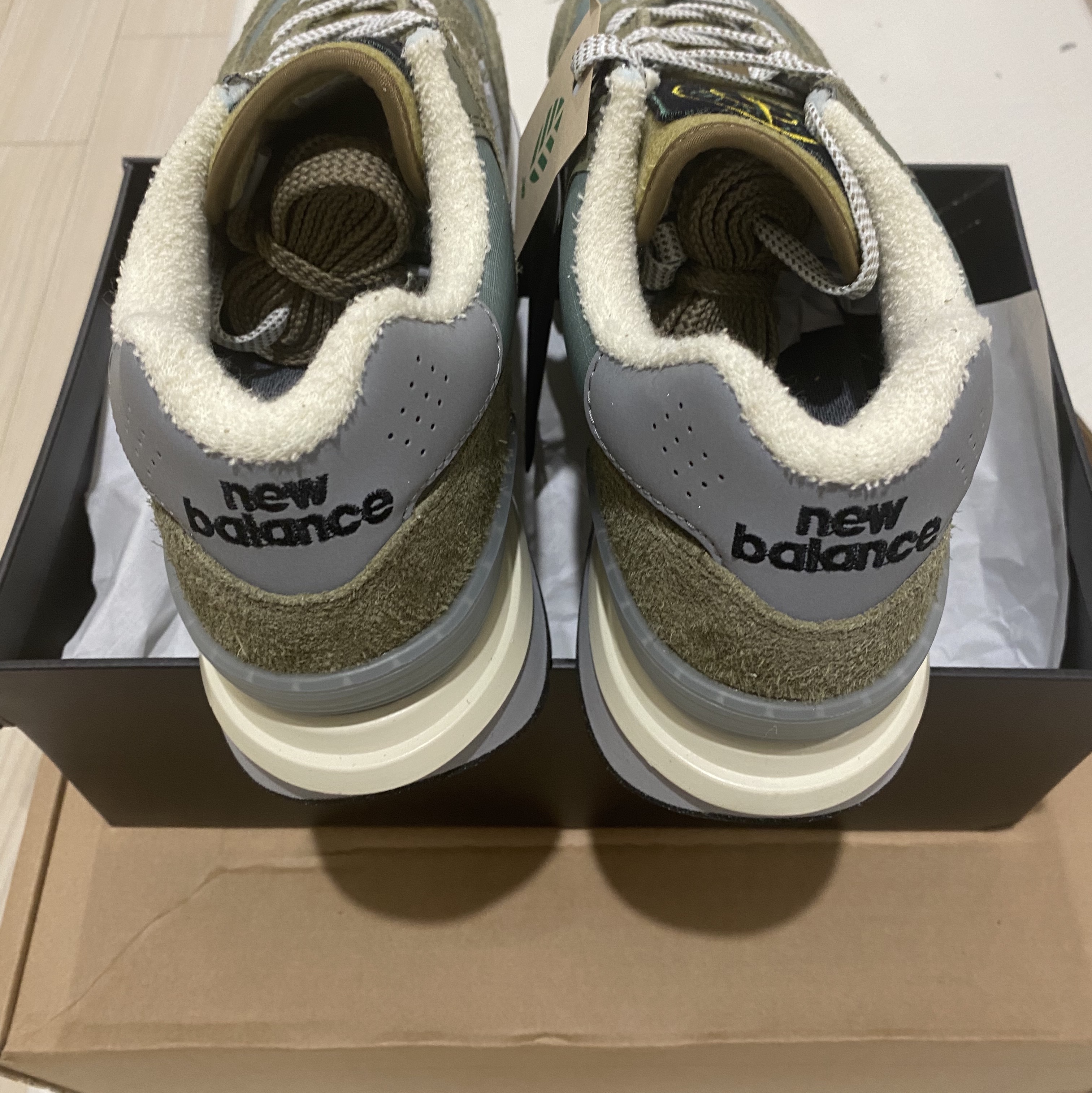 New Balance x Stone Island 574 Legacy Green 착용 스타일 - 3