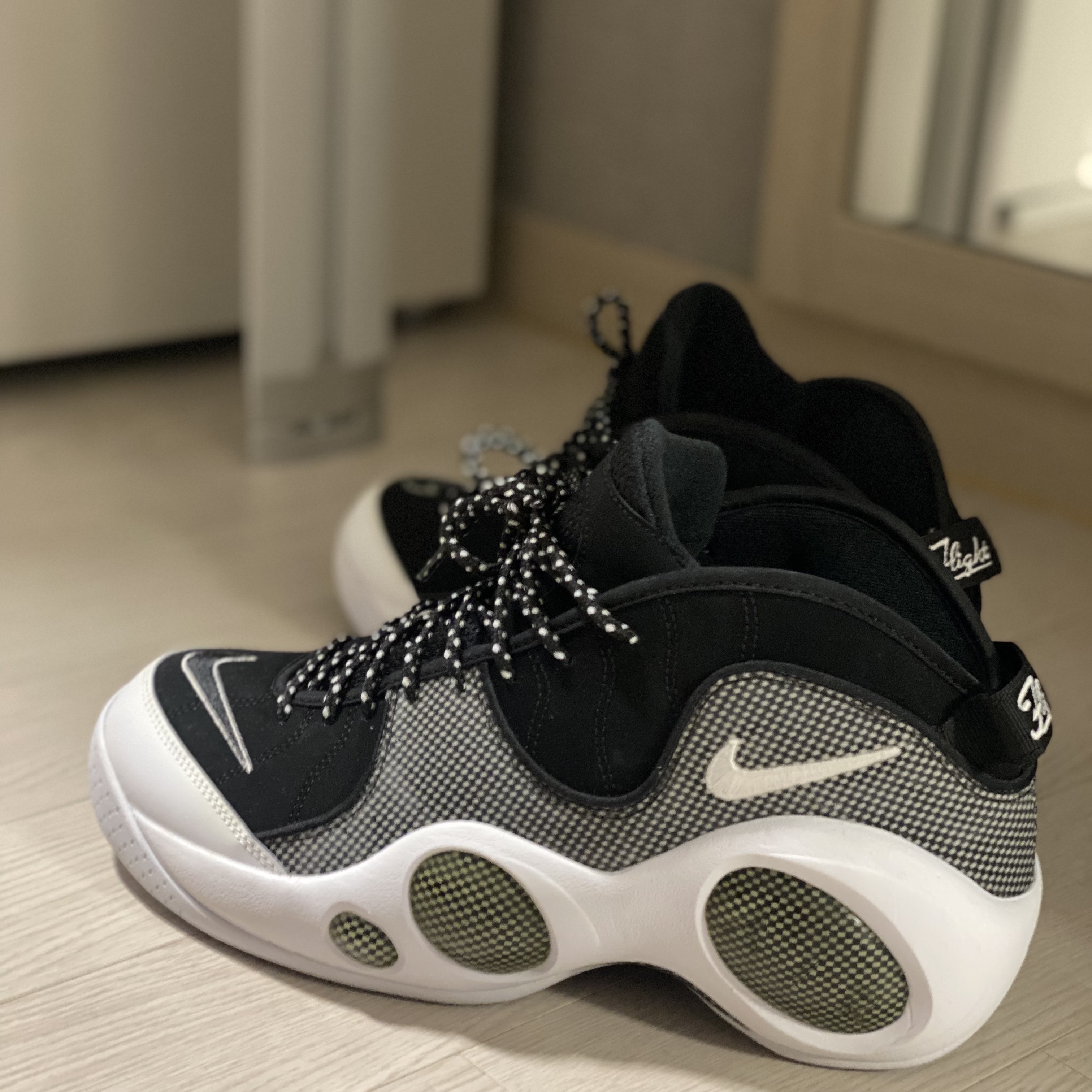 Nike Air Zoom Flight 95 Black Metallic Silver, Nike x Stussy WT T-Shirt White - Asia 착용 스타일 - 2