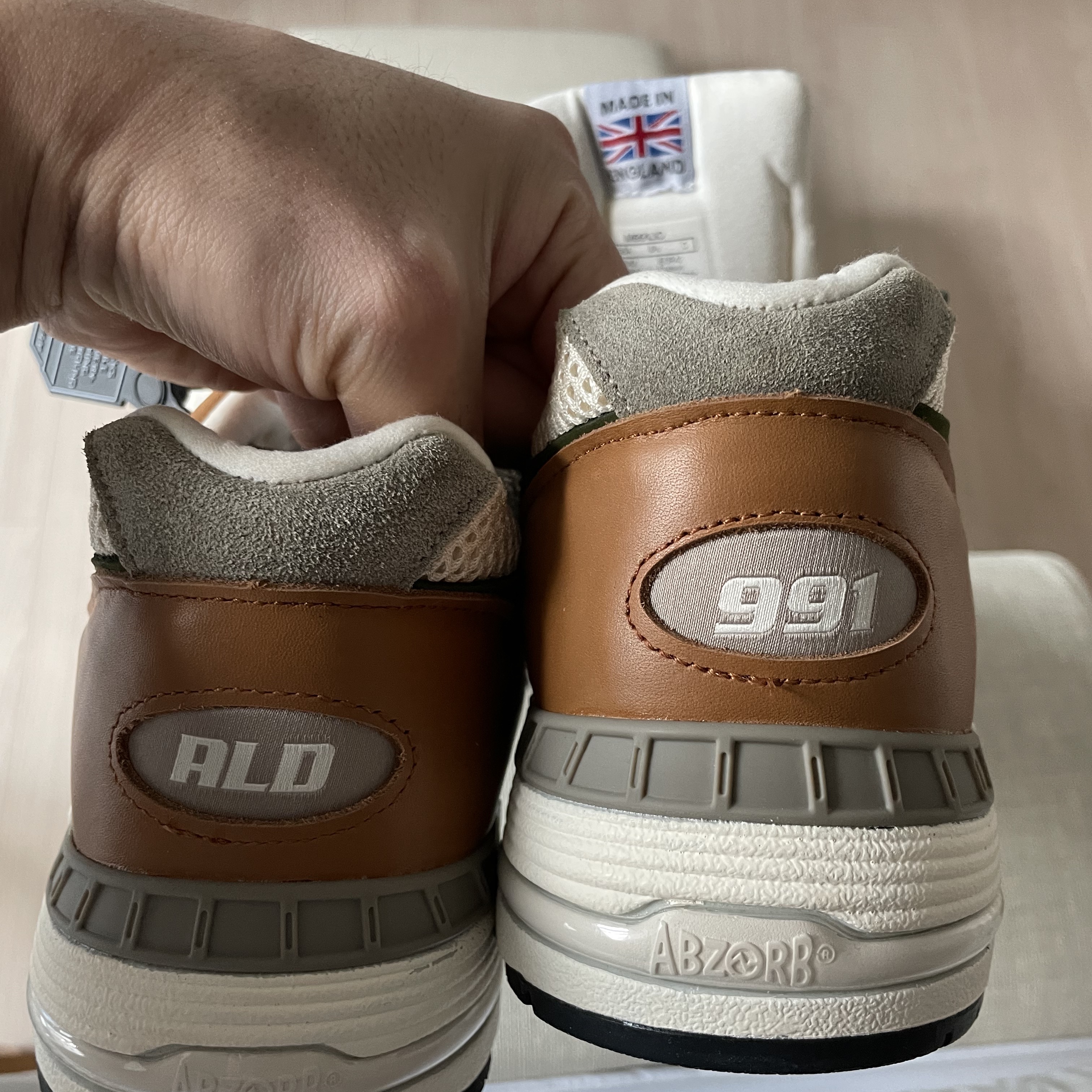 New Balance x Aime Leon Dore 991 Made in UK Tan 착용 스타일 - 2