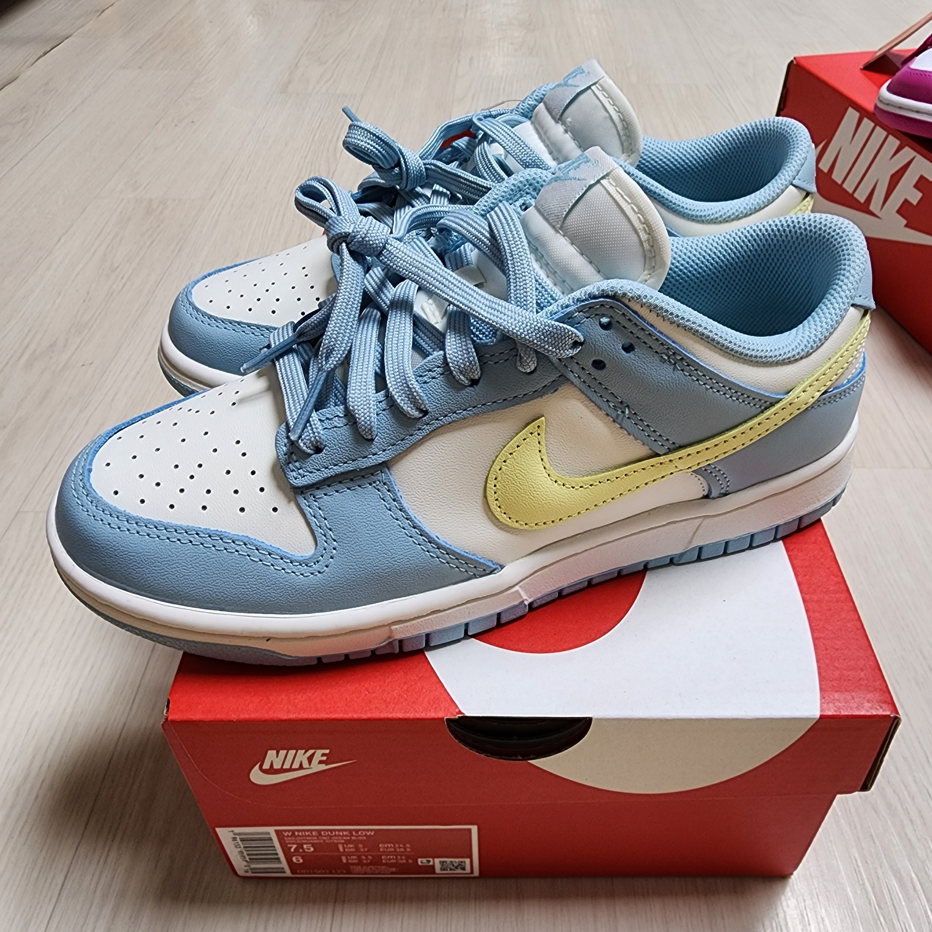 (W) Nike Dunk Low Sail Citron Tint 착용 스타일 - 1