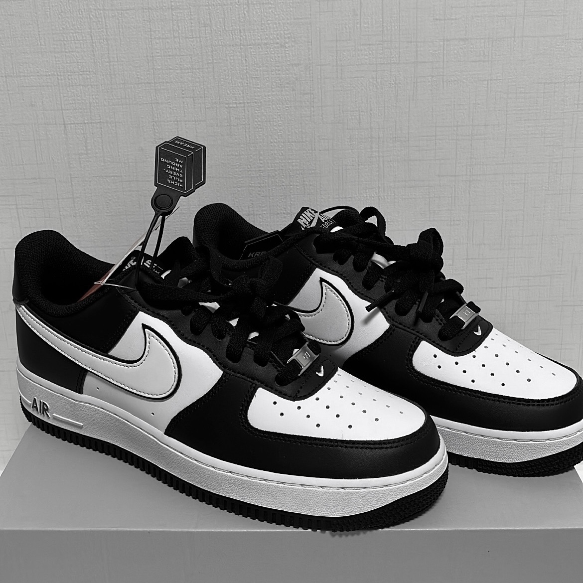 Nike Air Force 1 '07 Black White 착용 스타일 - 1