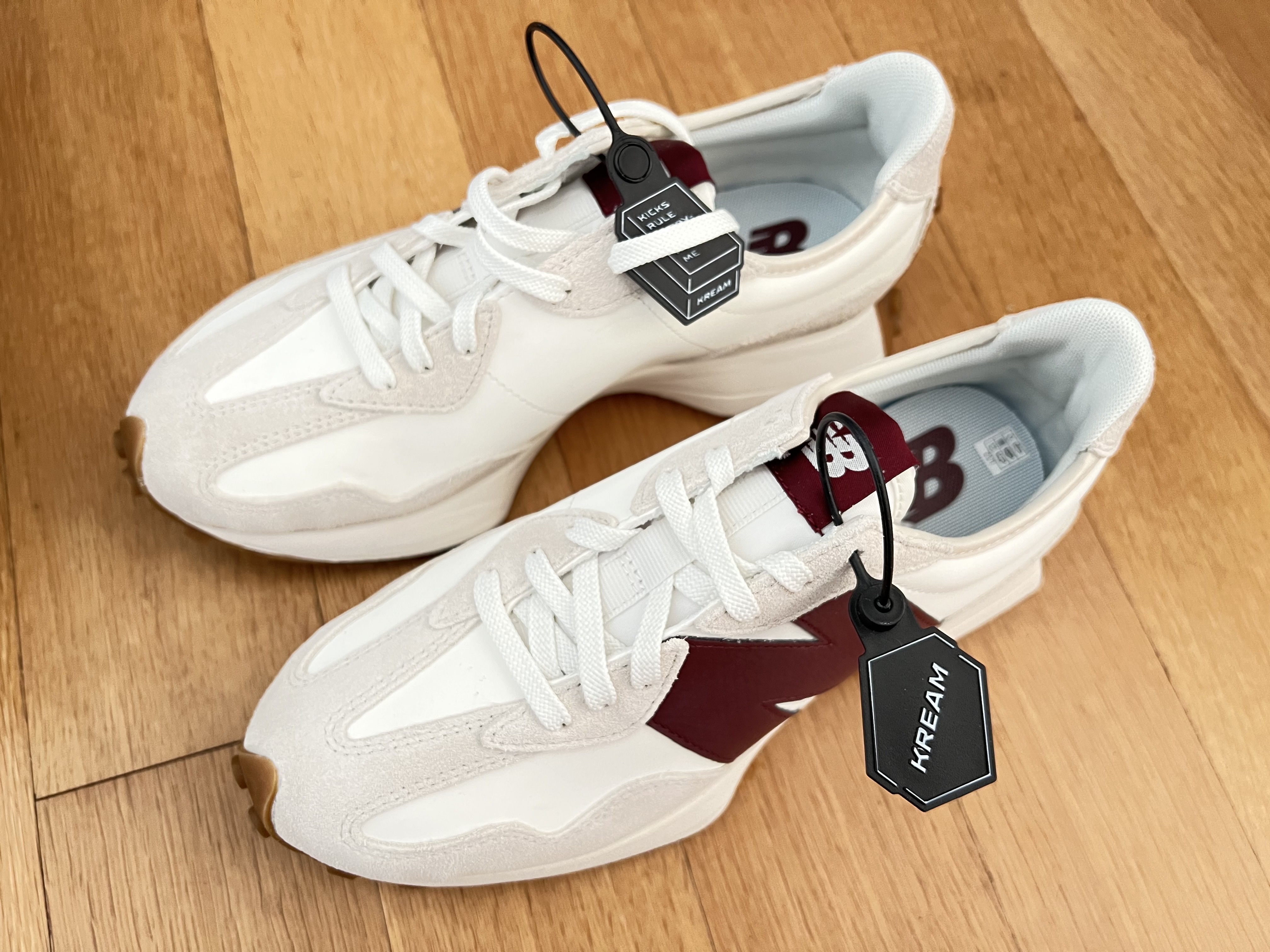 (W) New Balance 327 Burgundy 착용 스타일
