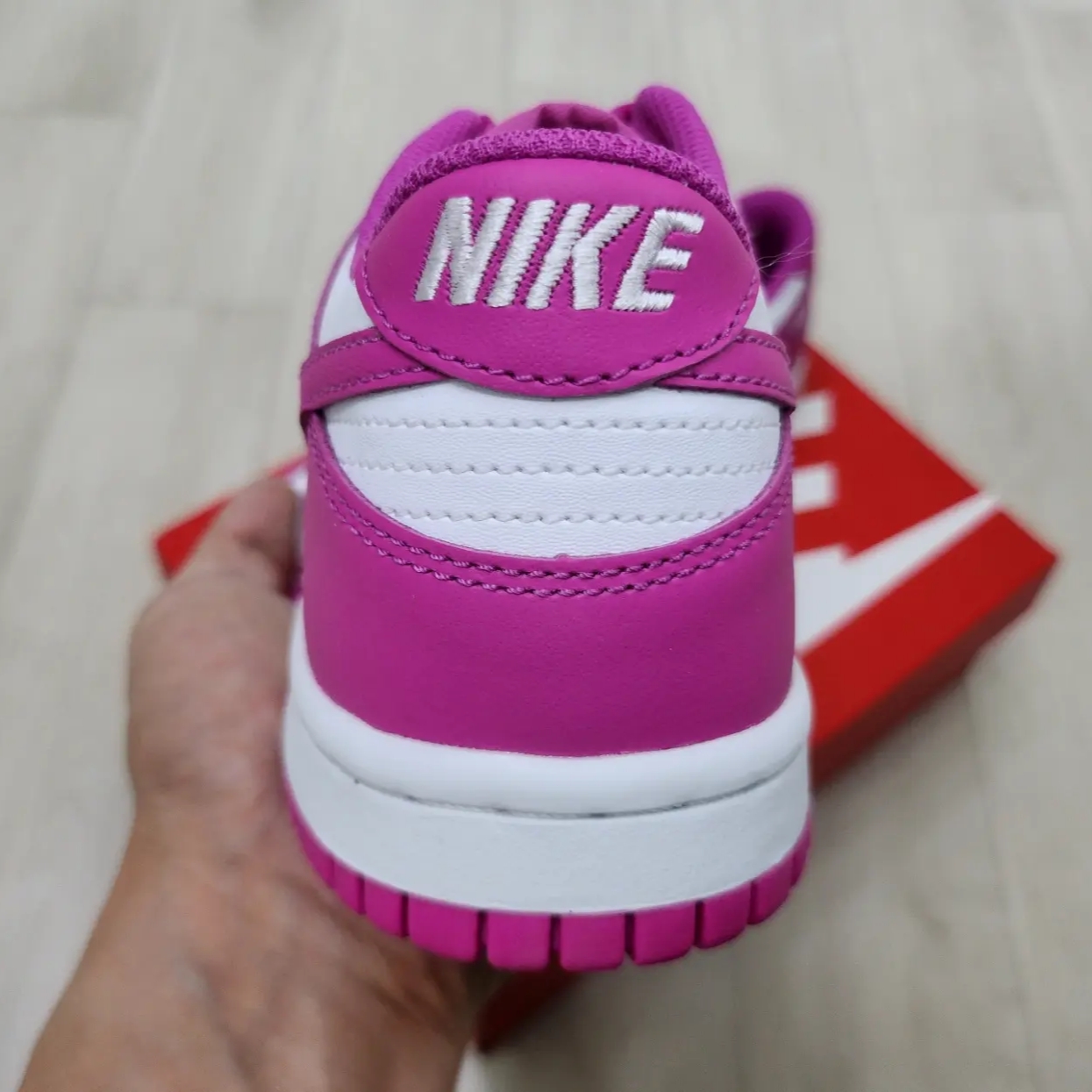(GS) Nike Dunk Low White Active Fuchsia 착용 스타일 - 3