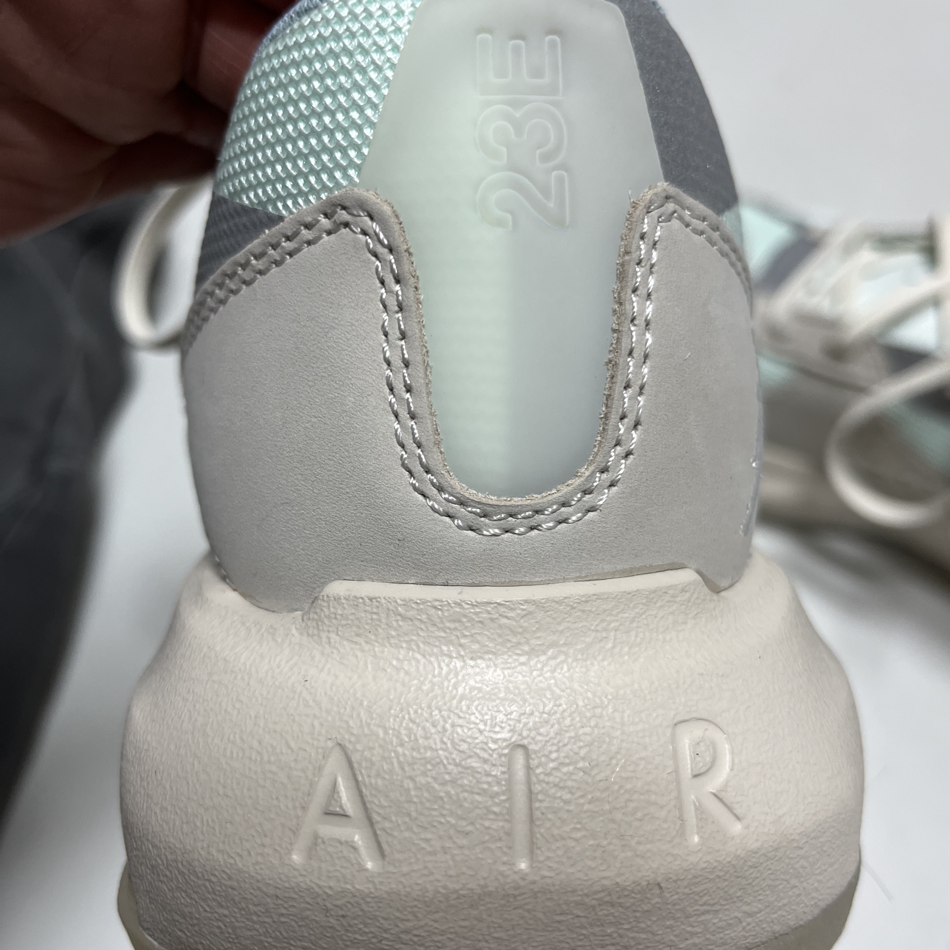 Jordan Air 200E Coconut Milk Light Smoke Grey 착용 스타일 - 3