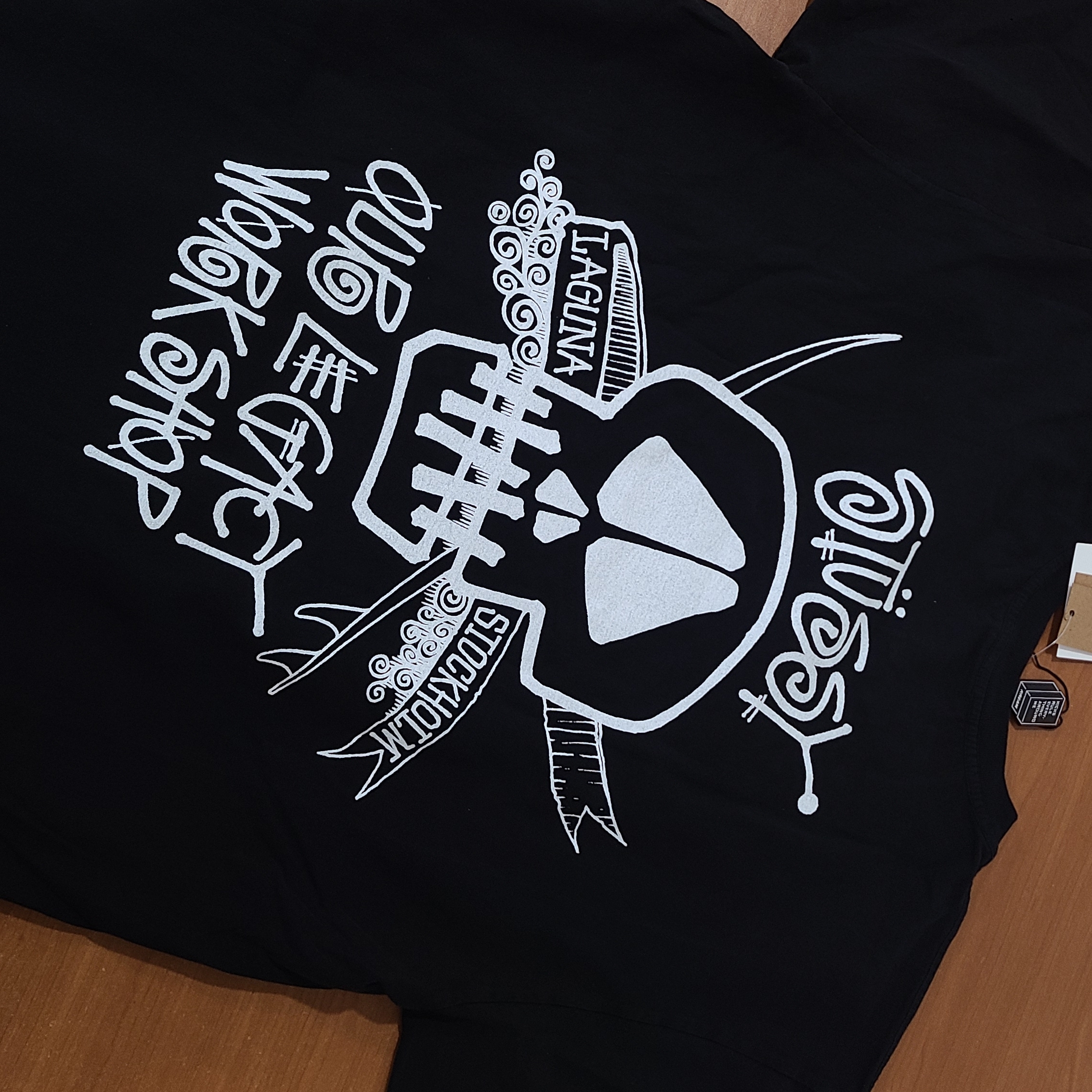 Stussy x Our Legacy Work Shop Surf Skull Pigment Dyed T-Shirt Black 착용 스타일 - 2