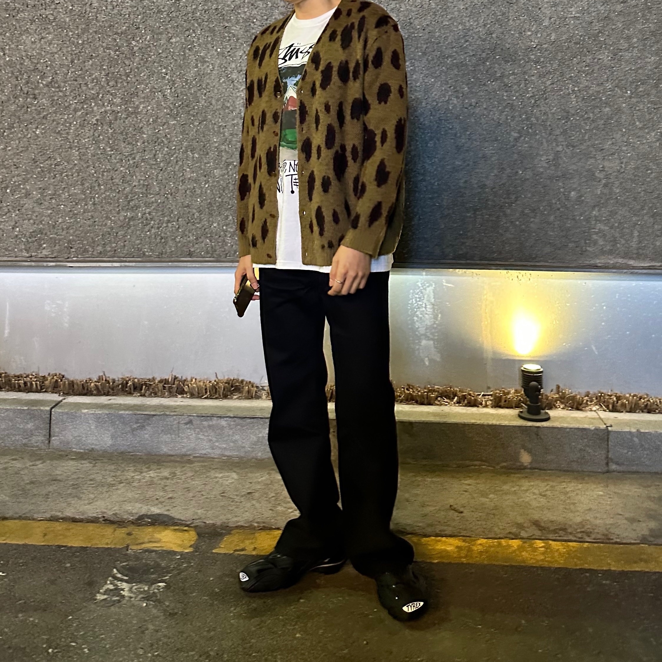 Balenciaga Tyrex Sneakers Black, Stussy x Denim Tears Farmers Blvd. T-Shirt White 착용 스타일