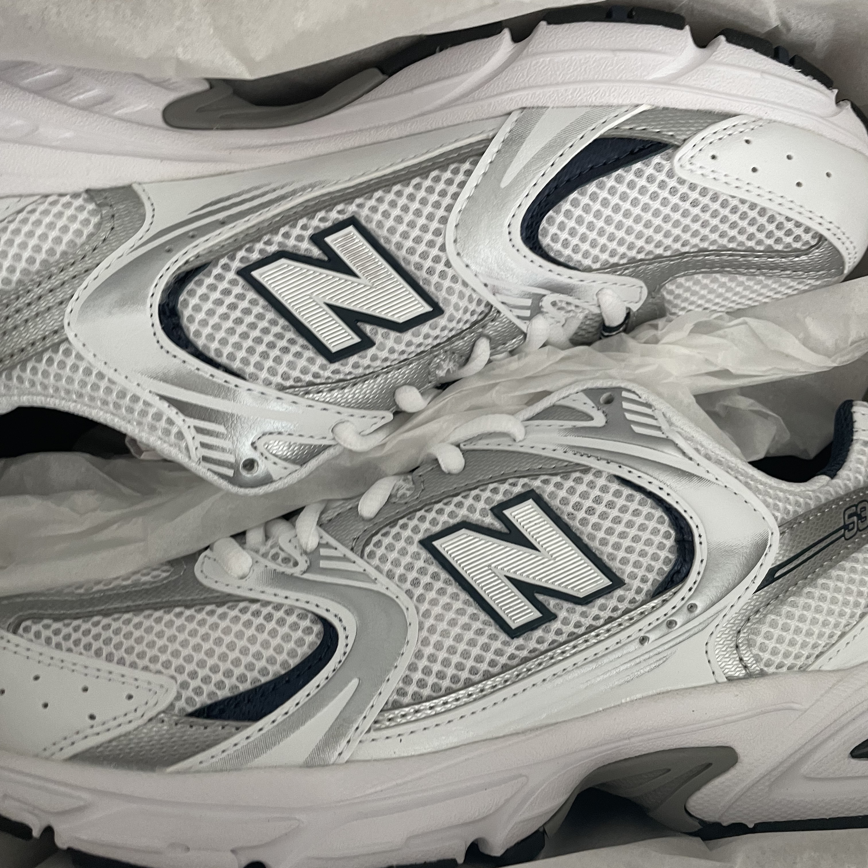 New Balance 530 White 착용 스타일
