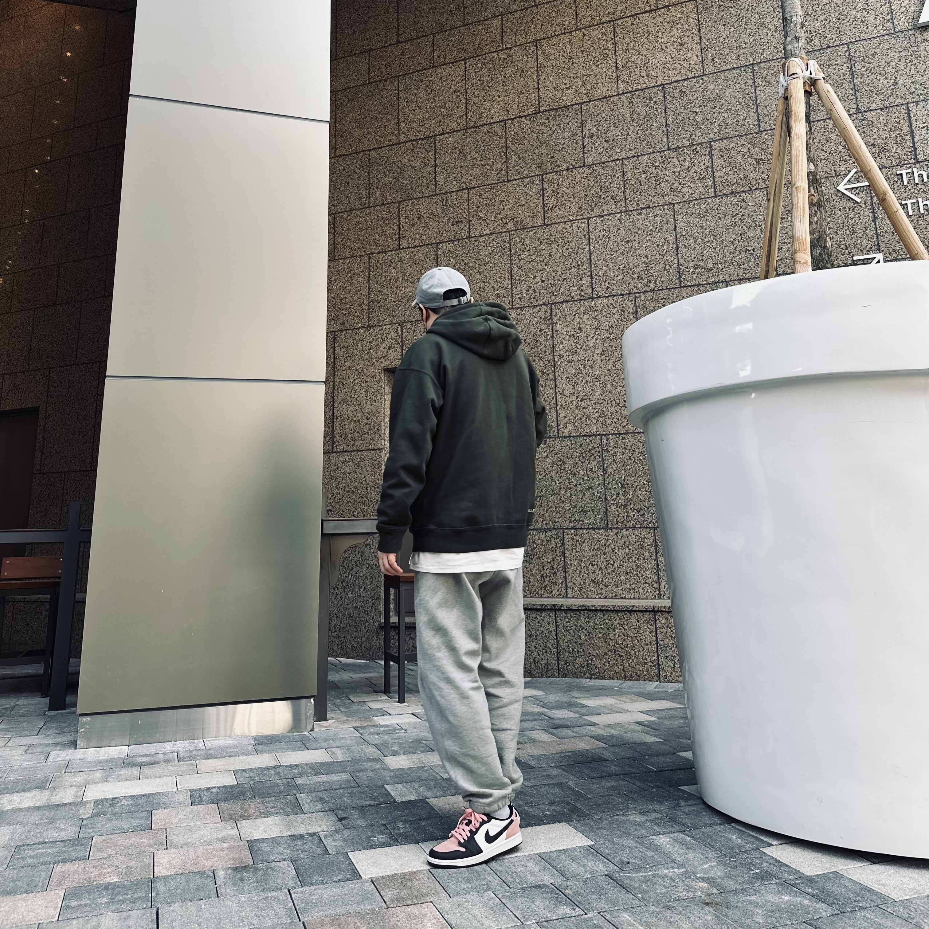 Nike Heritage 86 Futura Washed Cap Particle Grey, Nike x Billie Eilish NRG Fleece Hoodie Sequoia - US/EU 착용 스타일 - 5