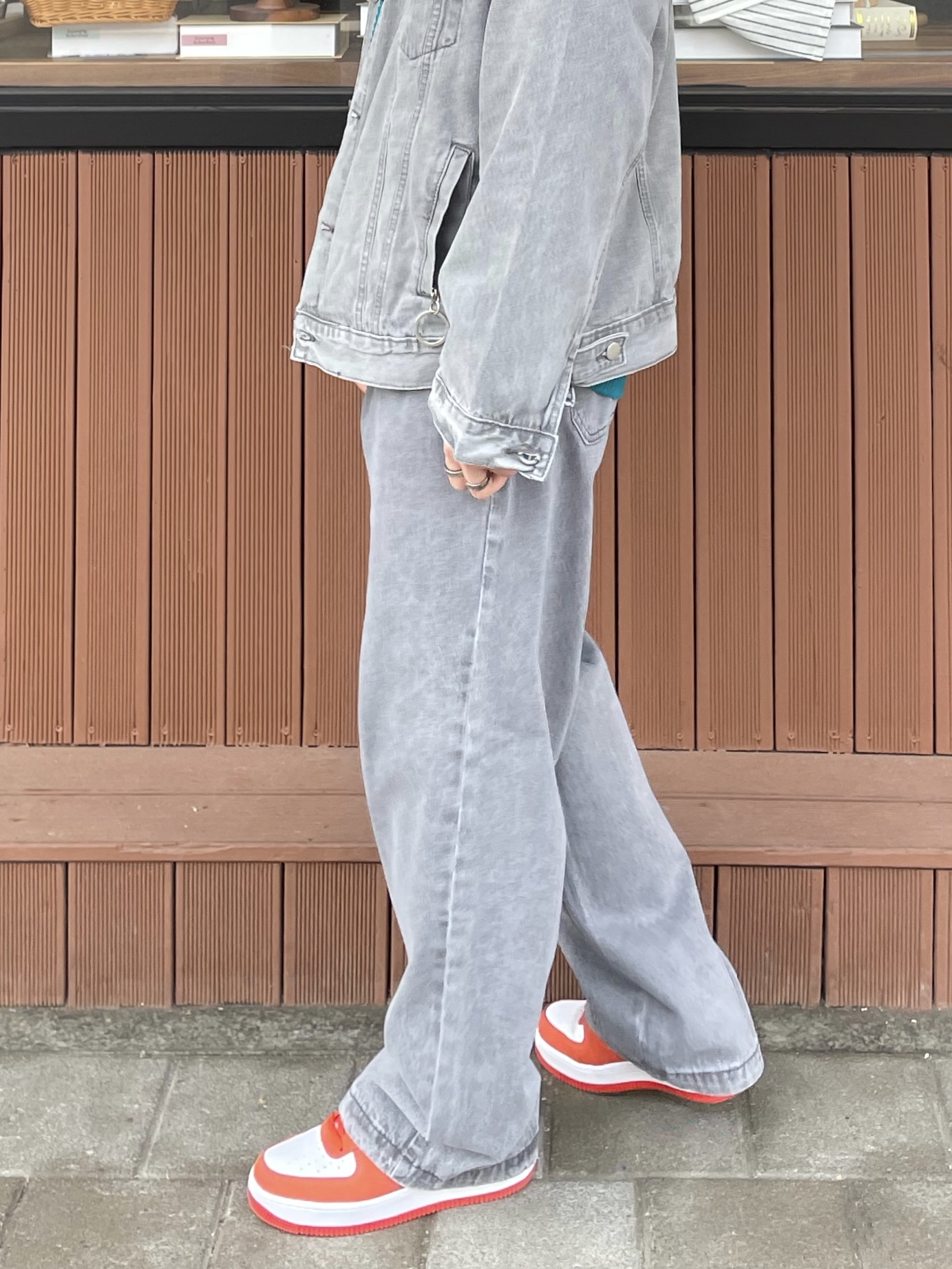Nike Air Force 1 '07 LV8 Athletic Club Rush Orange Washed Teal 착용 스타일 - 4