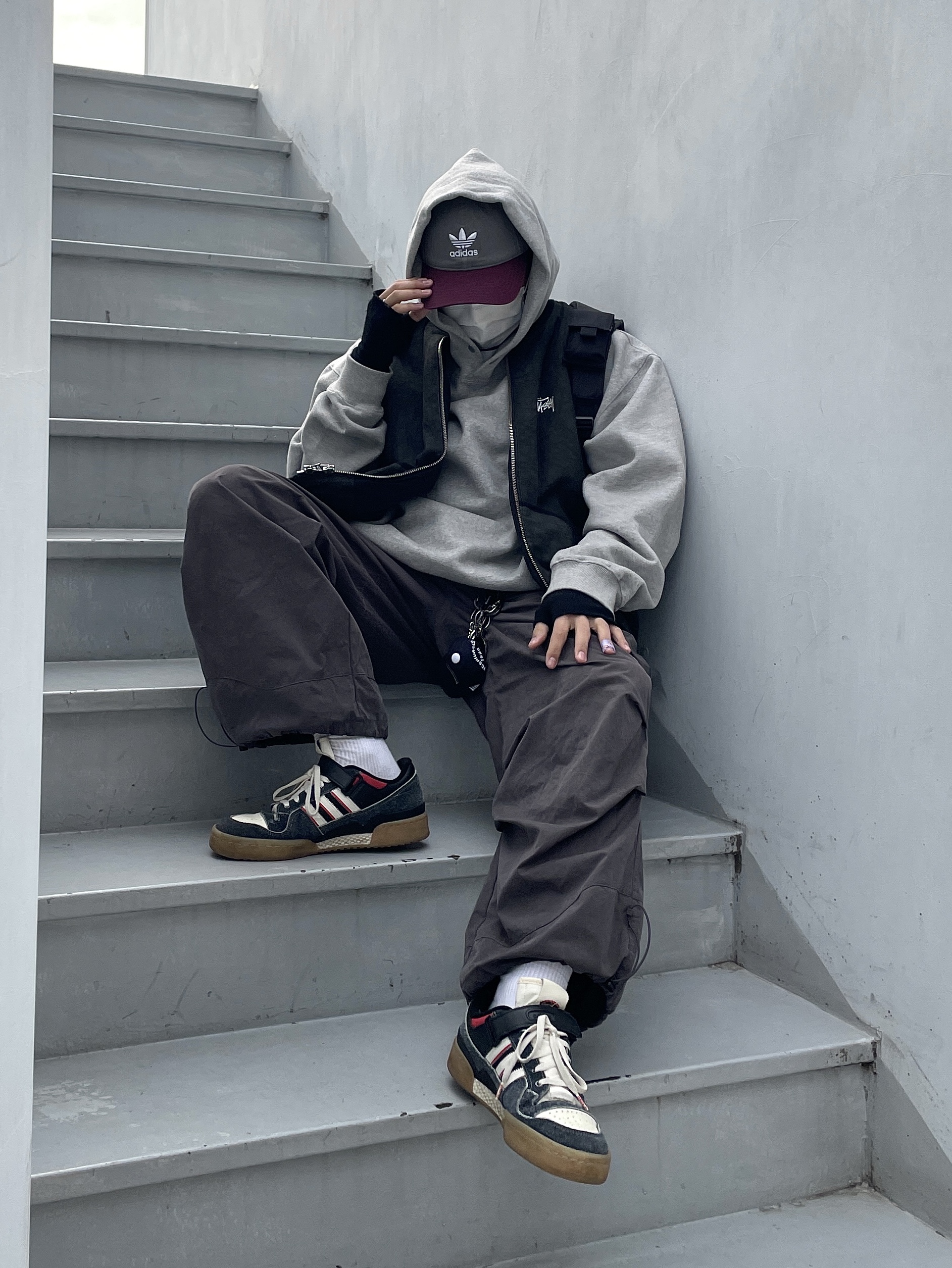 Adidas x Midwest Kids Forum 84 Low Black, Stussy Washed Canvas Primaloft Vest Black 착용 스타일 - 1