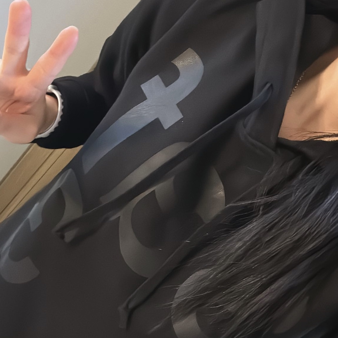 [KREAM 단독] Safarispot Women 1/2 Basic Safari Hoodie Black 착용 스타일