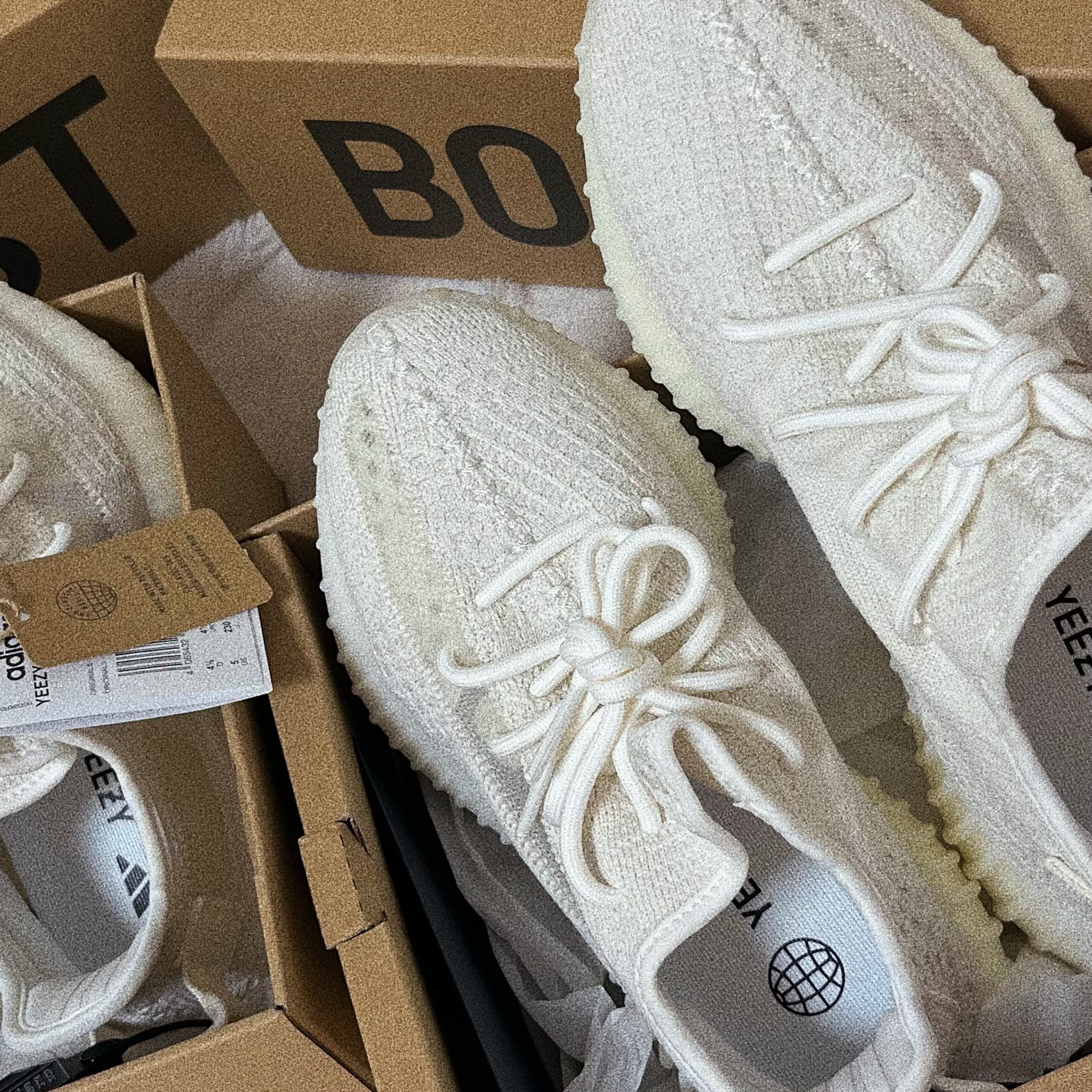 Adidas Yeezy Boost 350 V2 Bone 착용 스타일 - 2