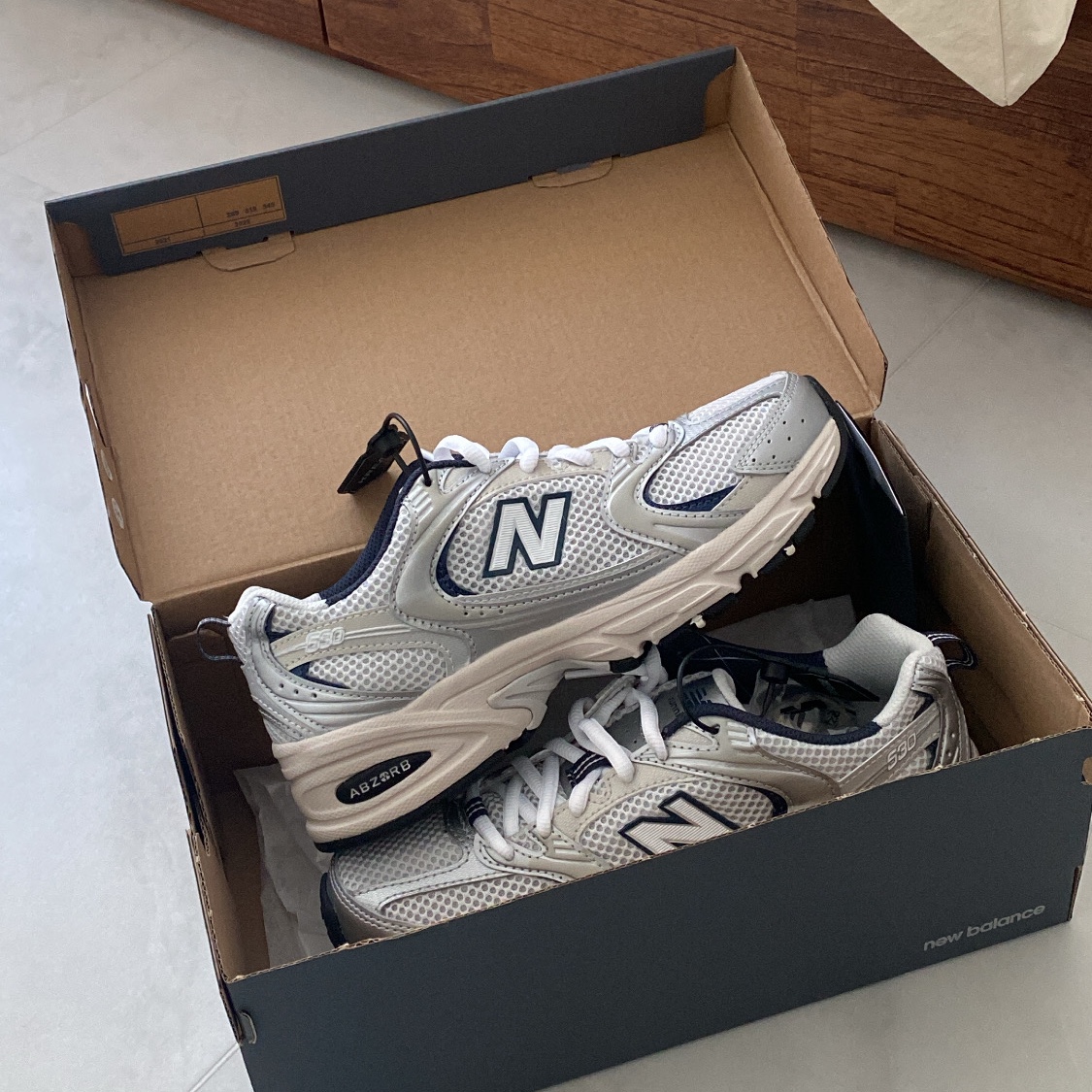 New Balance 530 Steel Grey 착용 스타일 - 2