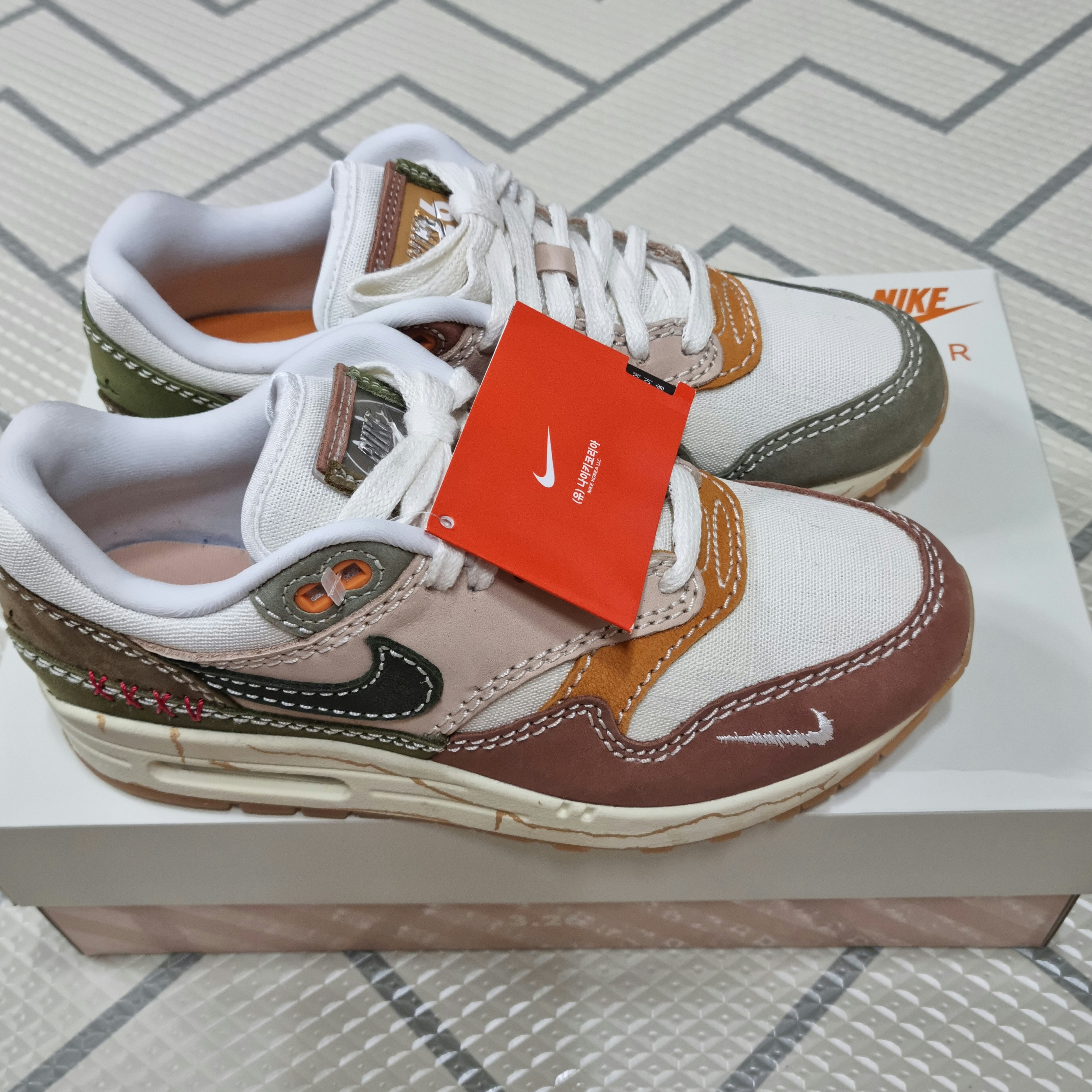 (W) Nike Air Max 1 Premium Wabisabi 착용 스타일