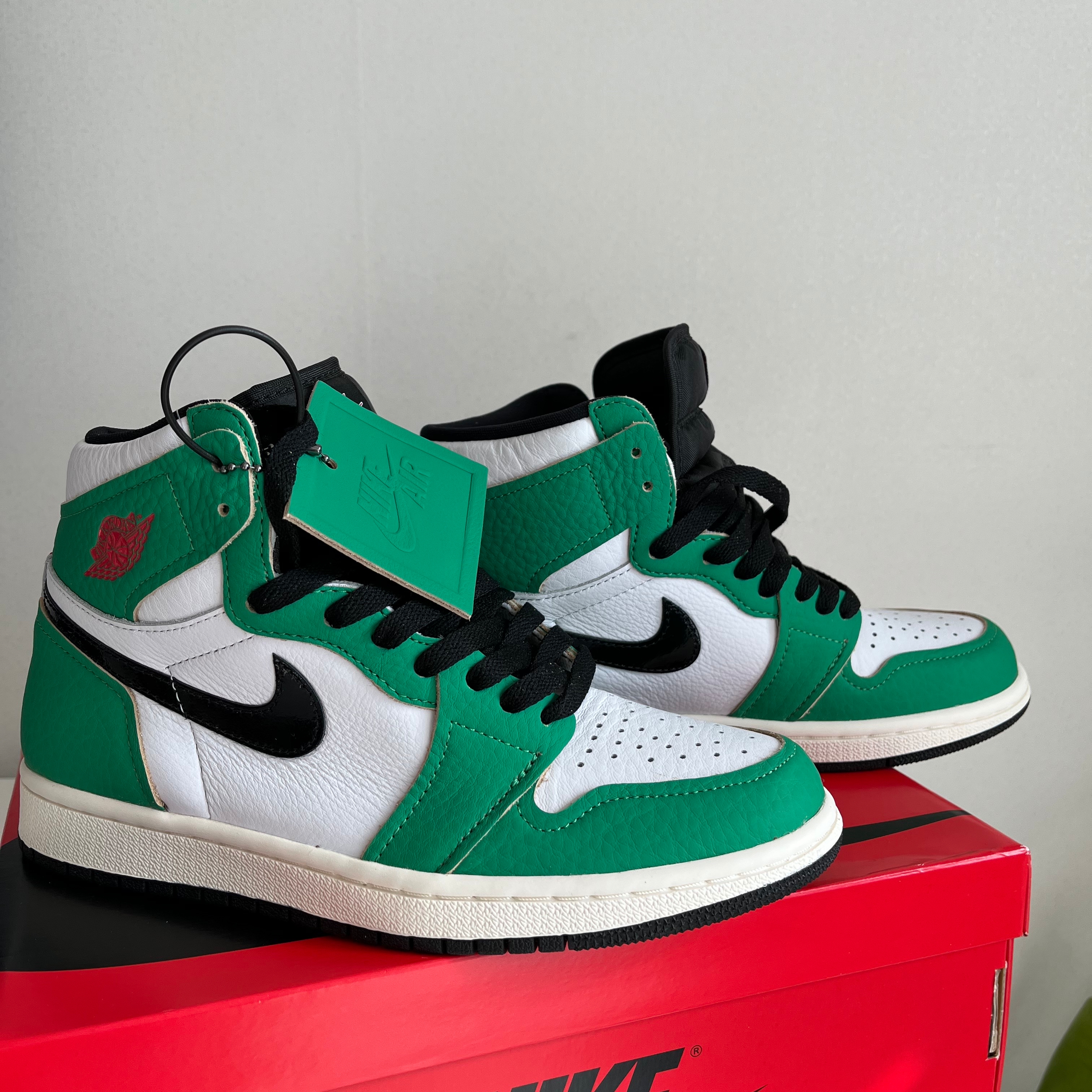 (W) Jordan 1 Retro High OG Lucky Green 착용 스타일 - 1