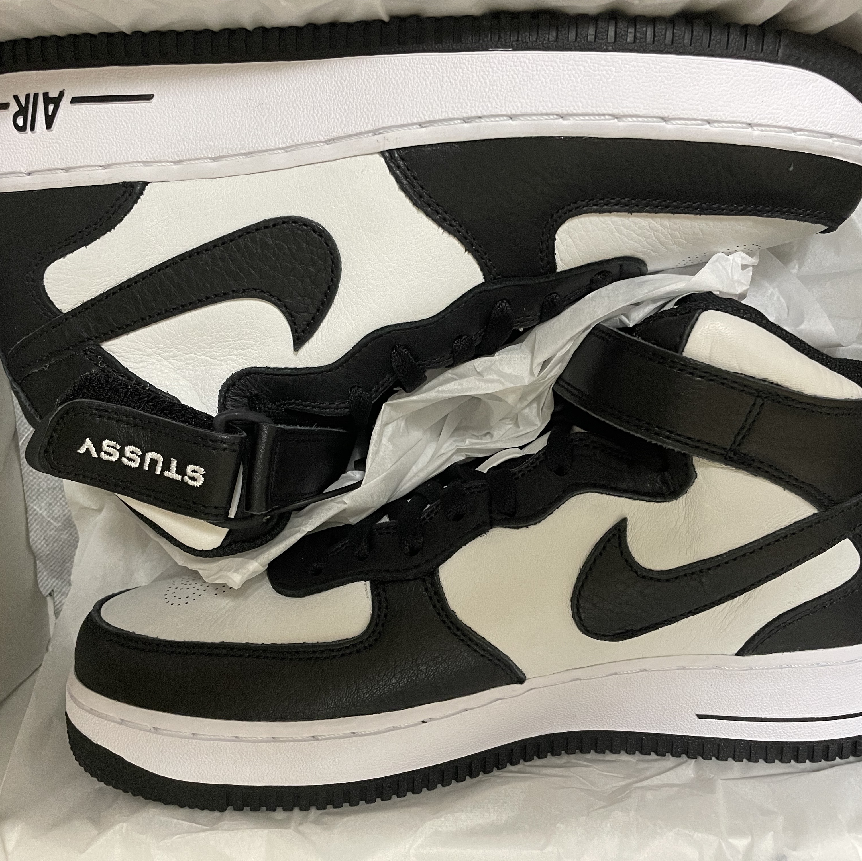 Nike x Stussy Air Force 1 '07 Mid SP Black and Light Bone 착용 스타일