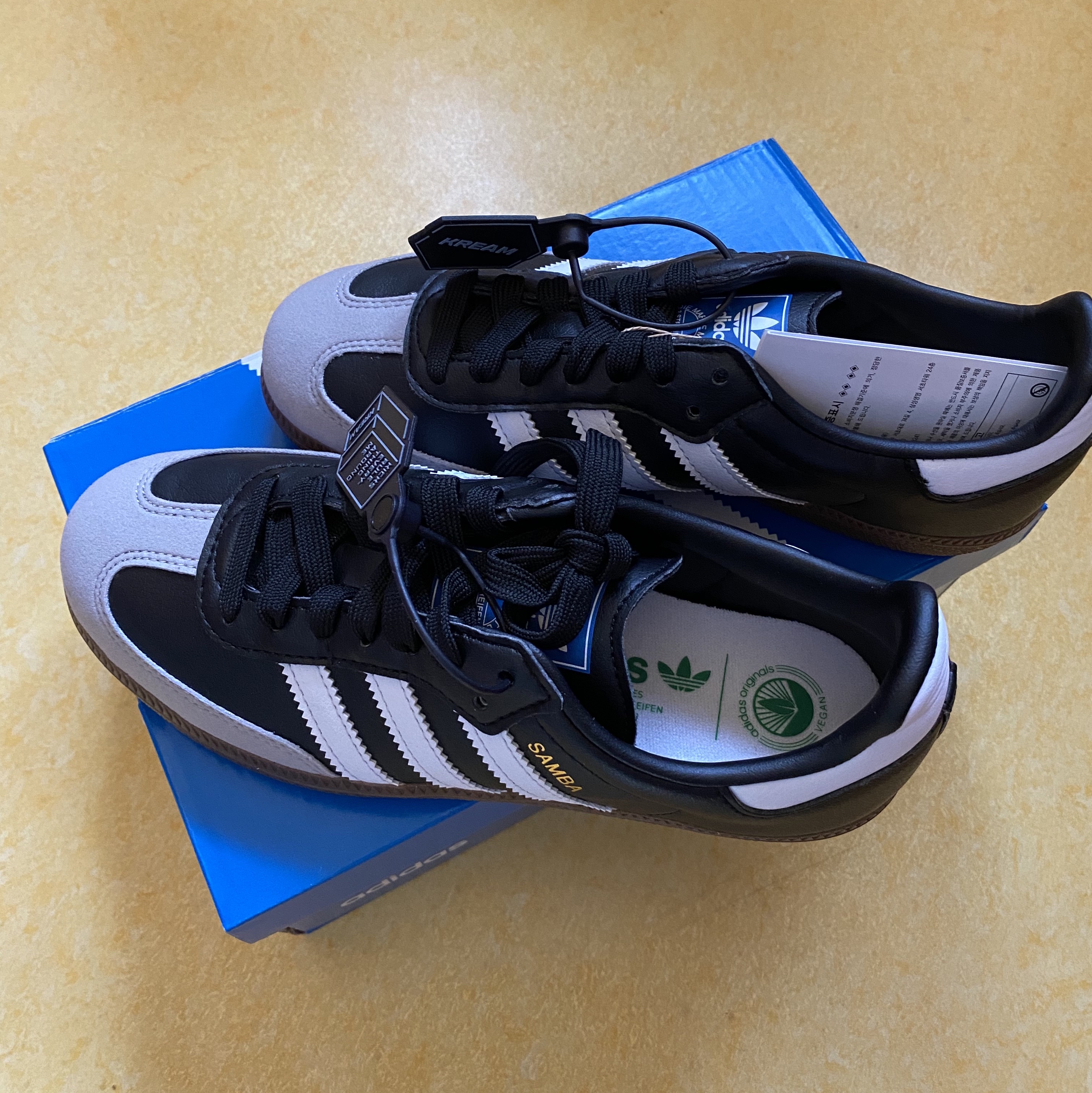 Adidas Samba Vegan Black White 착용 스타일