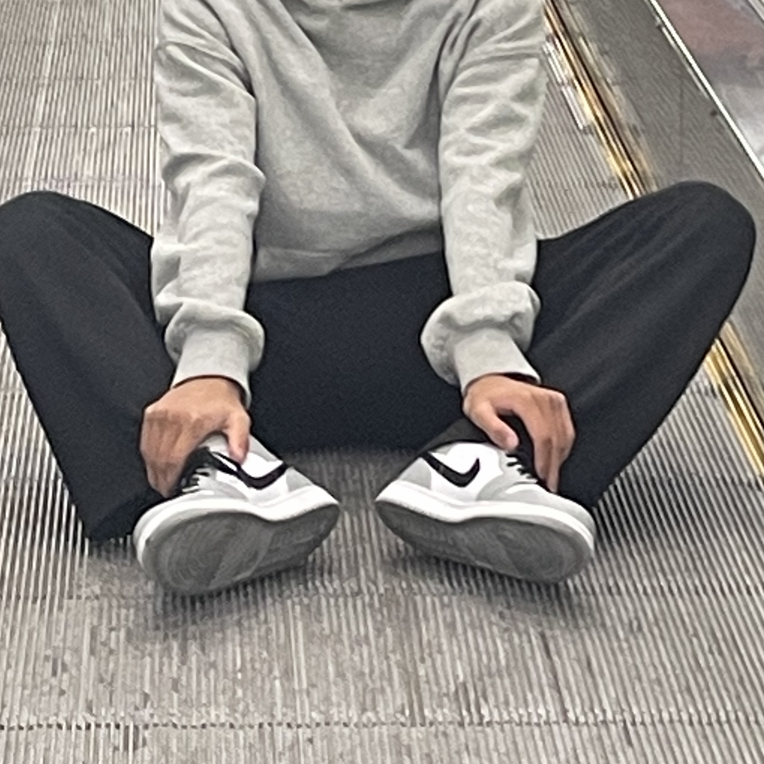 Jordan 1 Mid Light Smoke Grey 착용 스타일