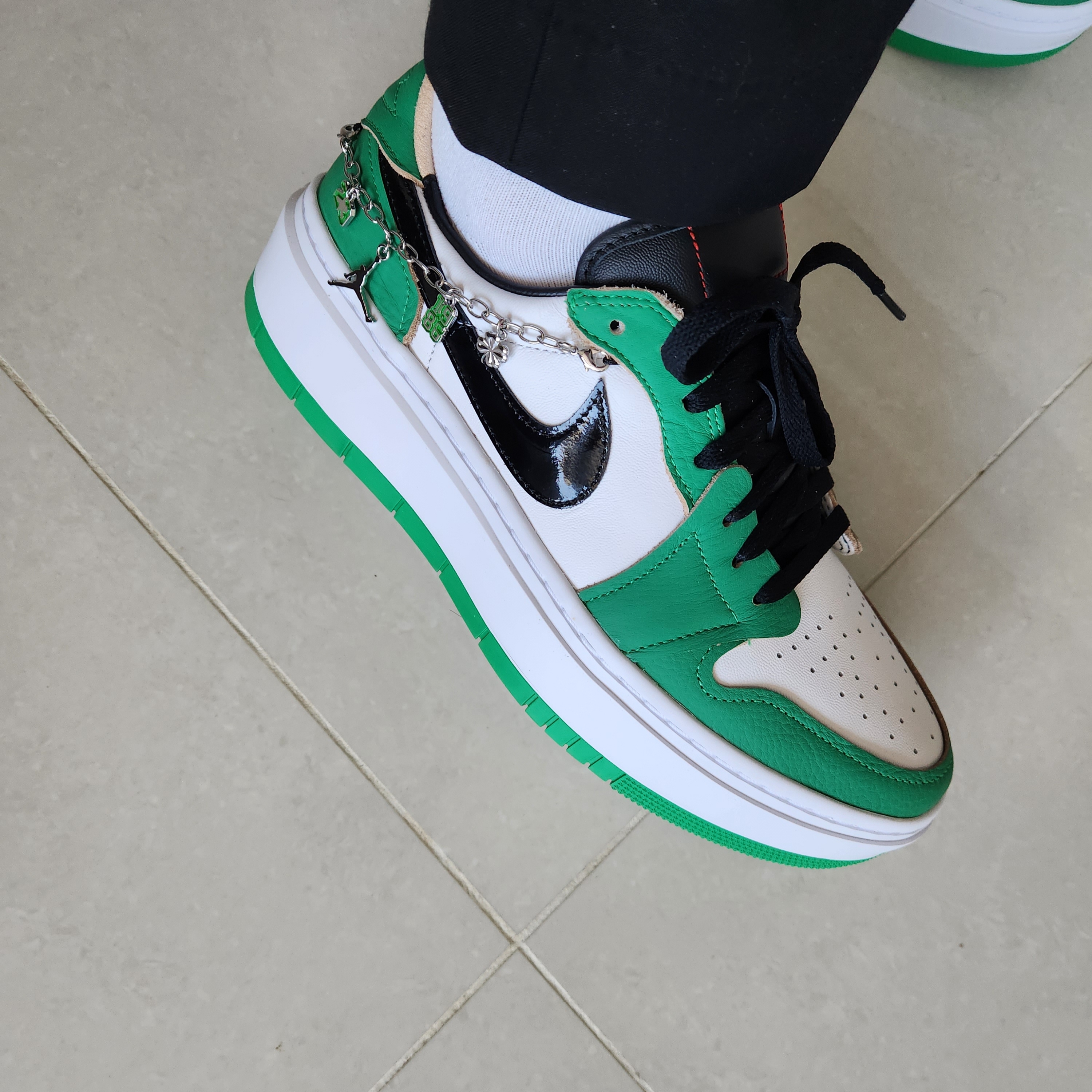 (W) Jordan 1 Elevate Low SE Lucky Green 착용 스타일 - 2