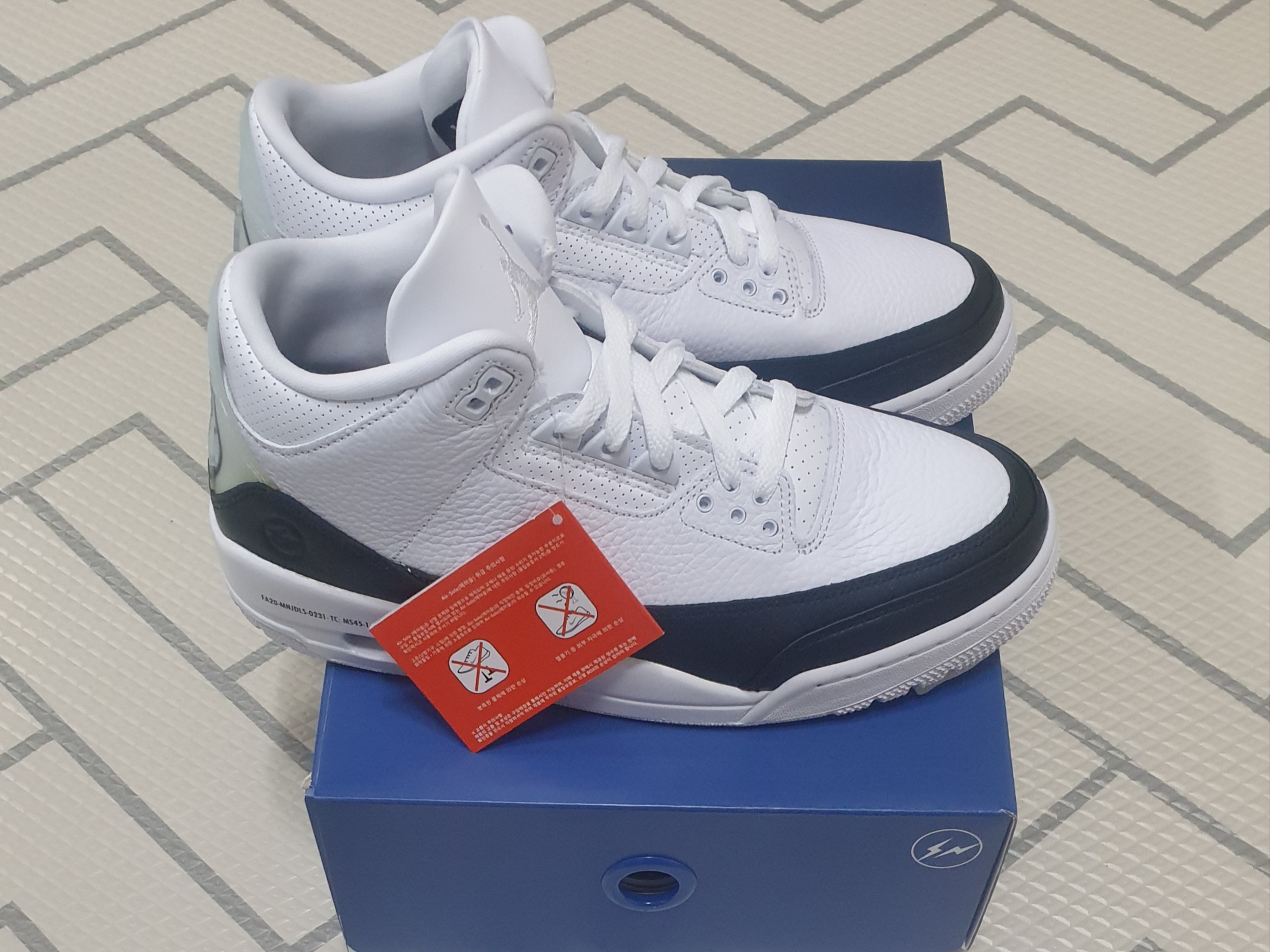 Jordan 3 x Fragment Retro SP White Black 착용 스타일
