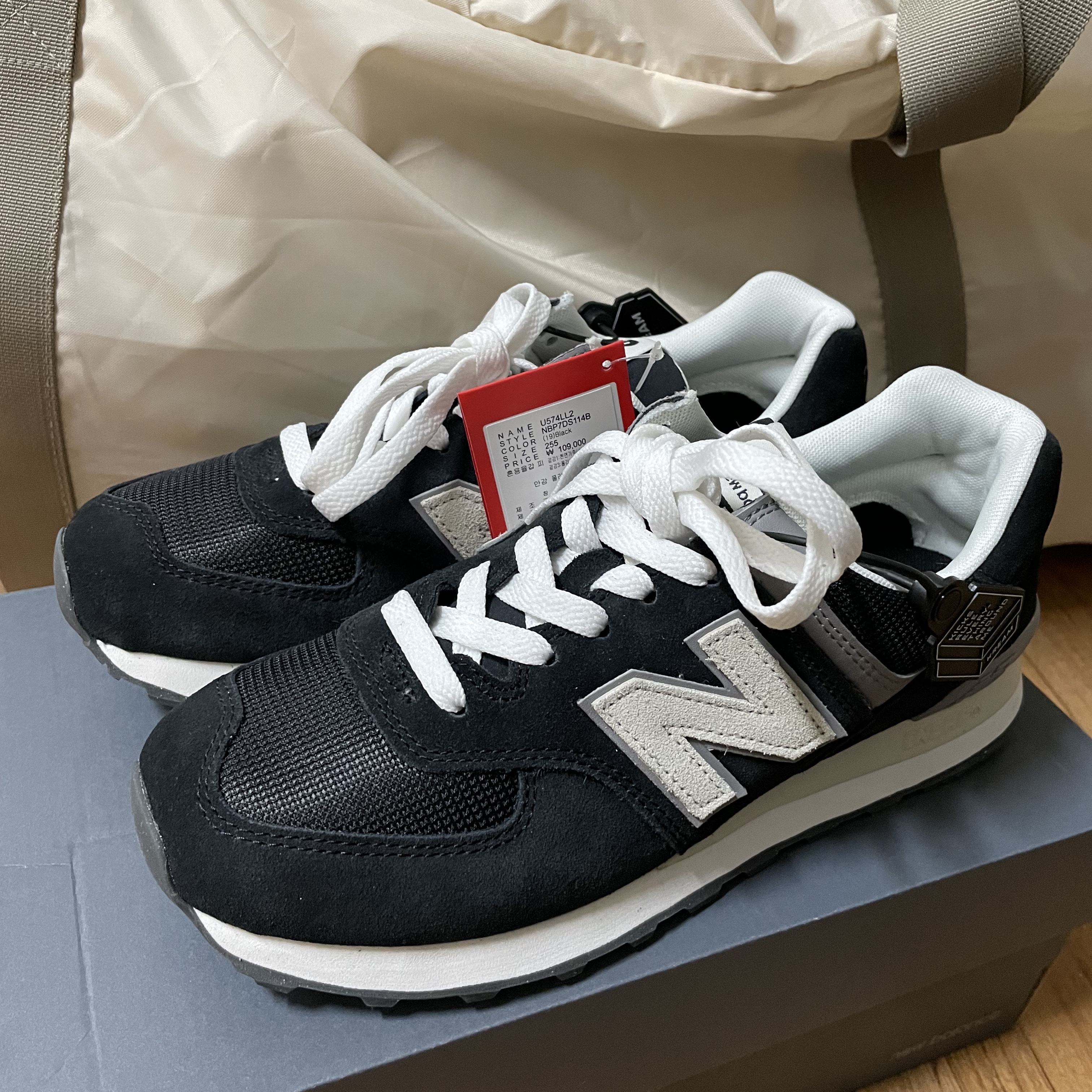 New Balance 574 Classics Reimagined Black 착용 스타일