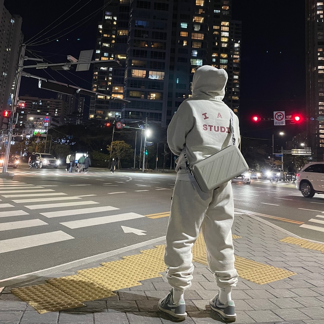 Nike x Sacai x Clot LDWaffle Cool Grey, IAB Studio Sweatpants Oatmeal Burgundy - 22SS 착용 스타일