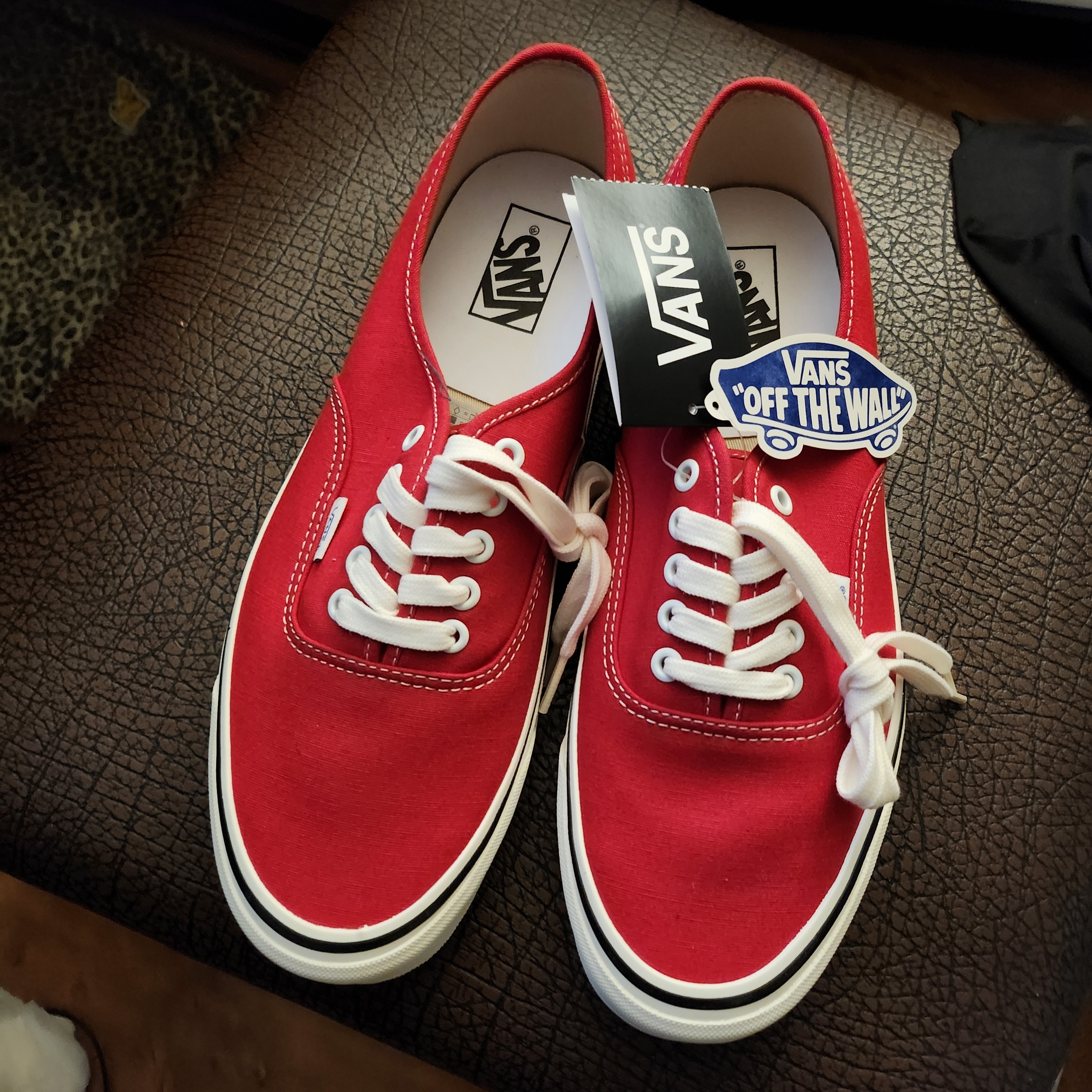 Vans Authentic 44 DX Anaheim Factory Racing Red 착용 스타일