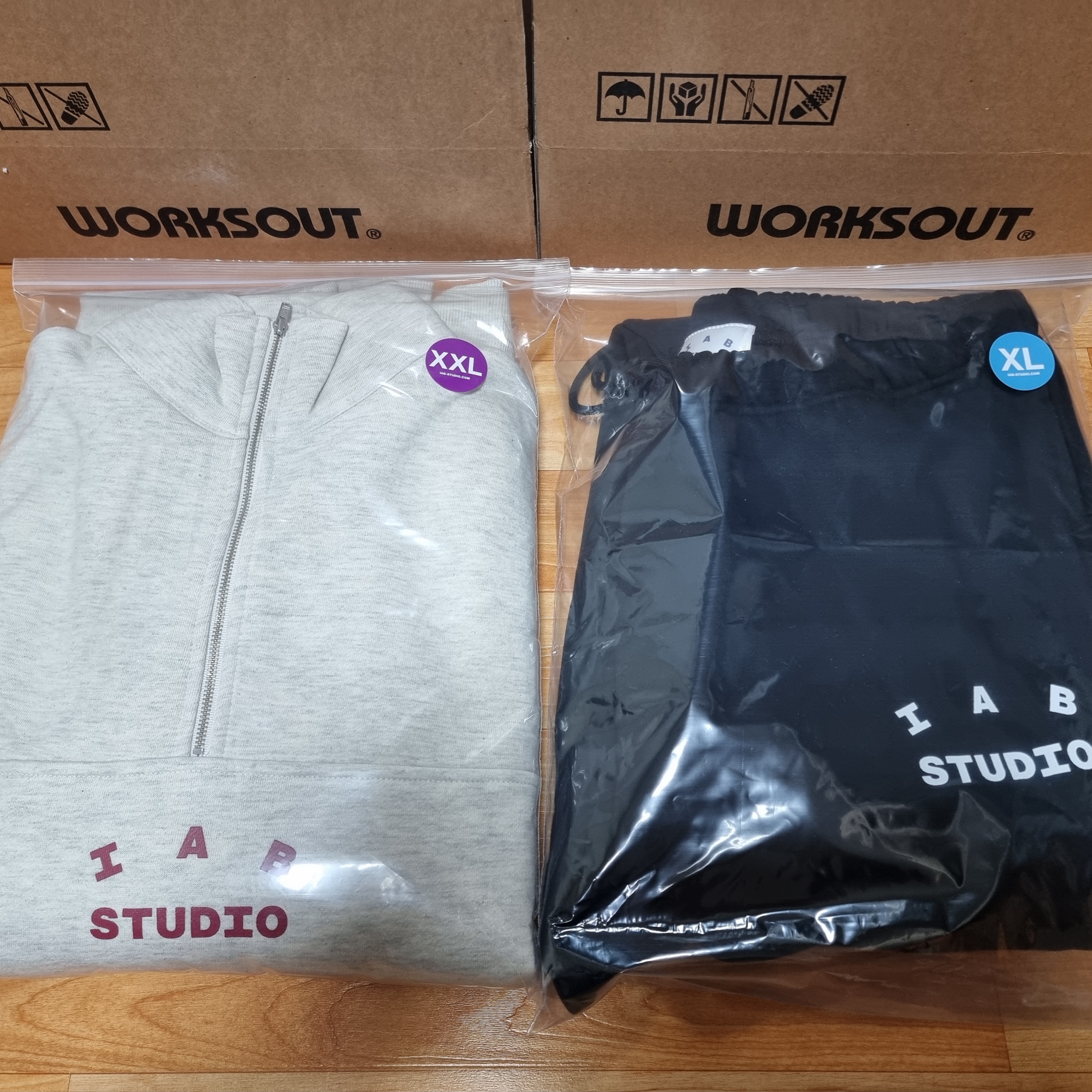IAB Studio Half Zip-Up Oatmeal Burgundy, IAB Studio Sweatpants Black White - 23SS 착용 스타일