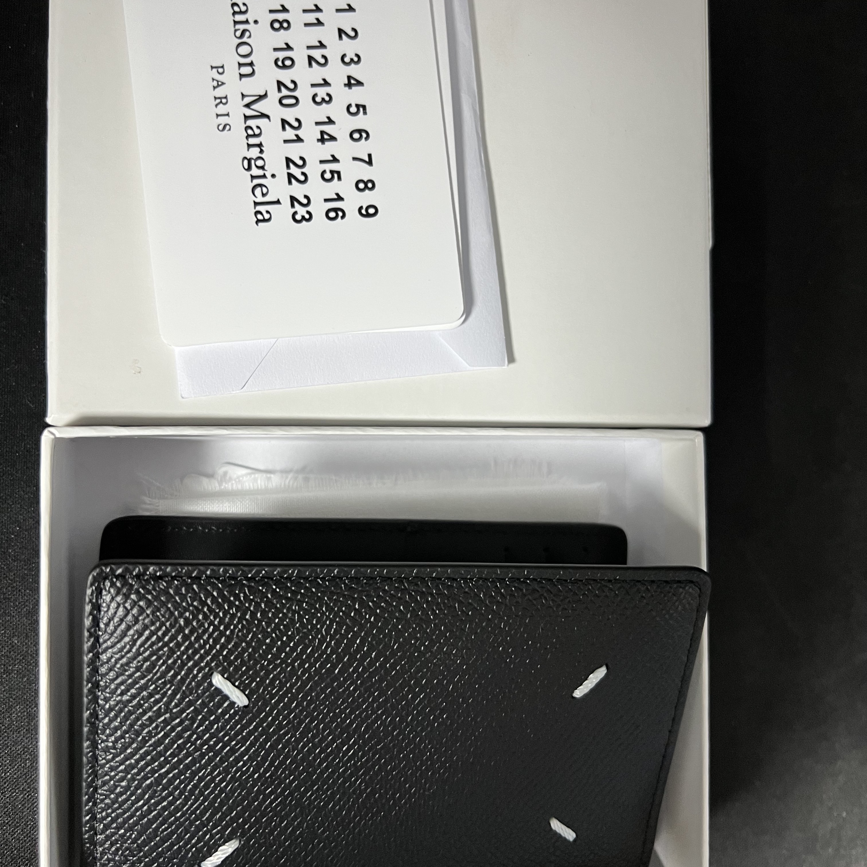 Maison Margiela Leather Bi-Fold Card Holder Black 착용 스타일