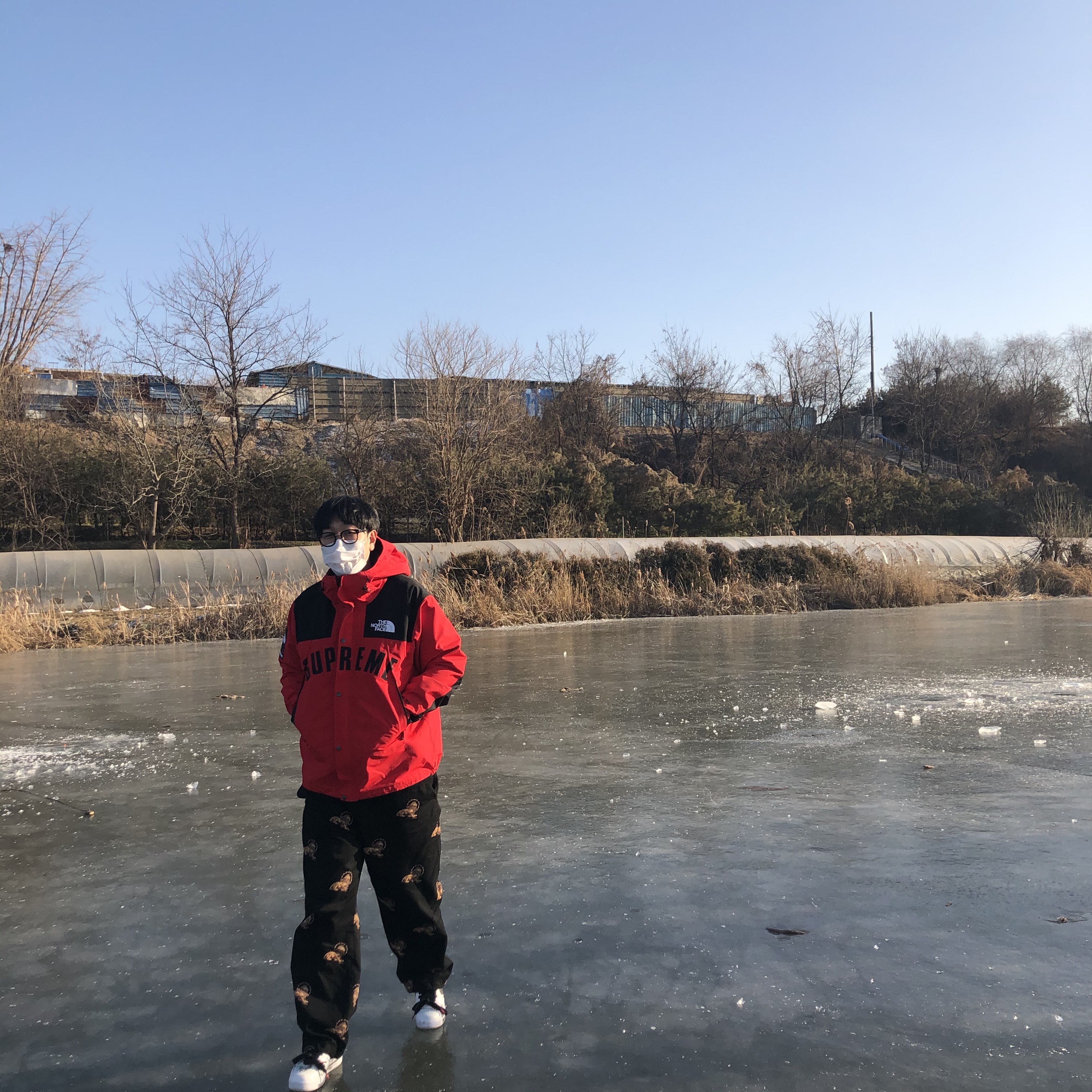 Supreme x The North Face Arc Logo Mountain Parka Red - 19SS, Nike x Peaceminusone Air Force 1 Low Para-Noise 2.0 착용 스타일