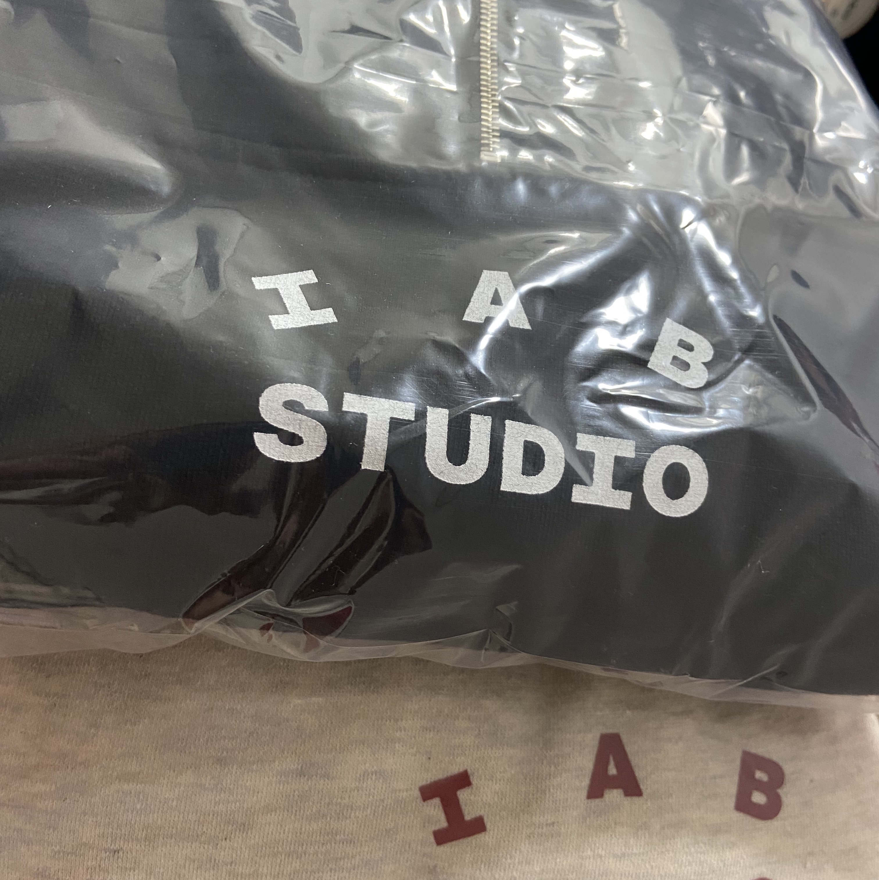 IAB Studio Half Zip-Up Black White, IAB Studio Sweatpants Oatmeal Burgundy - 23SS 착용 스타일