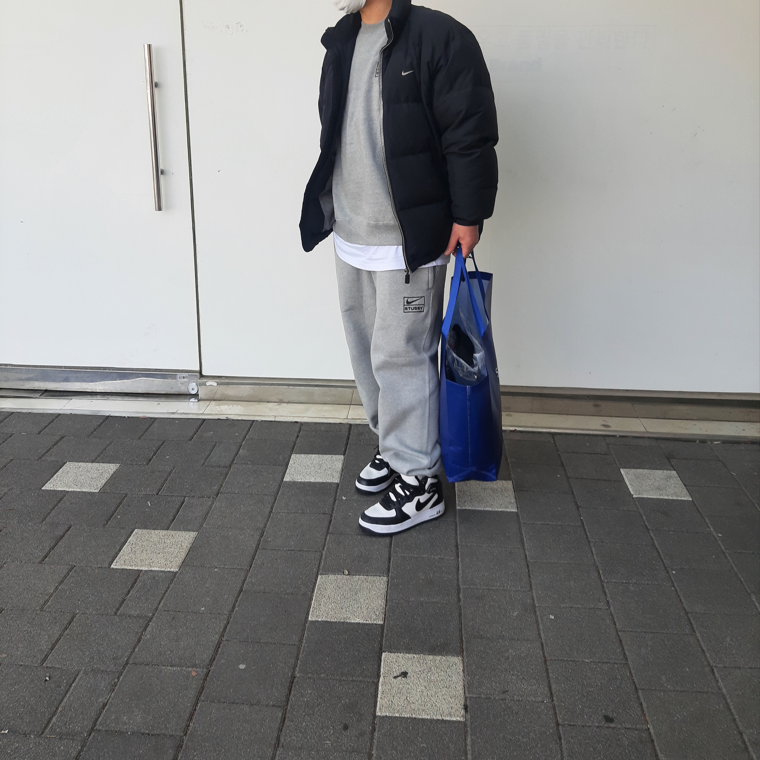Nike x Stussy NRG Fleece Crewneck Dark Grey Heather (DO9337-063), Nike x Stussy NRG RA Fleece Pants Dark Grey Heather (DJ9490-063) 착용 스타일 - 1