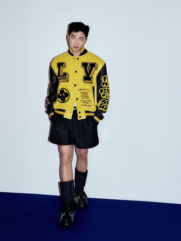 Louis Vuitton Leather Embroidered Varsity Jacket Black 착용 스타일